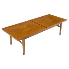 Tavolino da caffè rettangolare lungo in noce danese del Mid-Century Modern con bordo arrotolato Zecca!