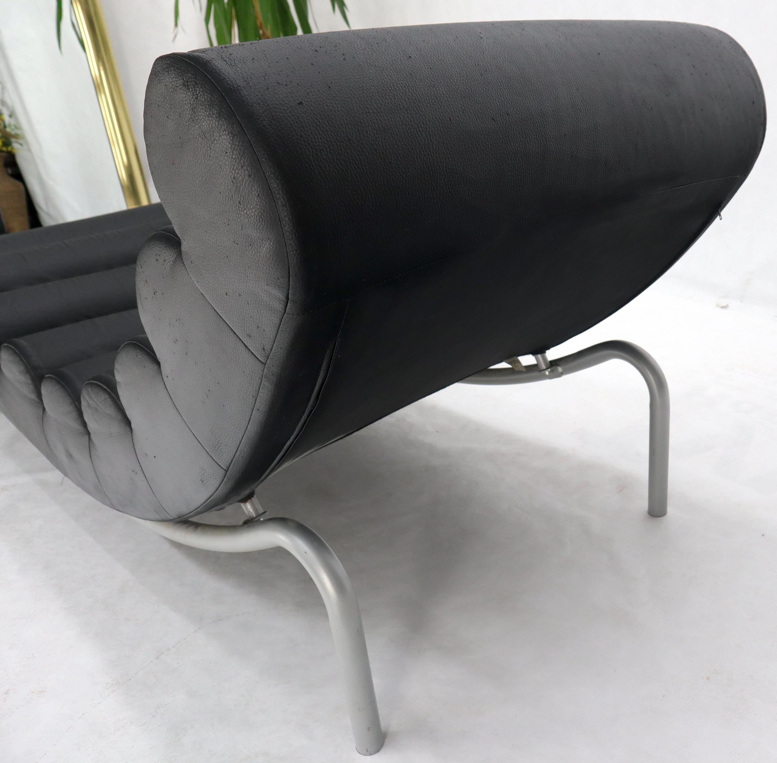 Danish Mid-Century Modern Wave Shape Chaise Lounge Chair, Denmark 3