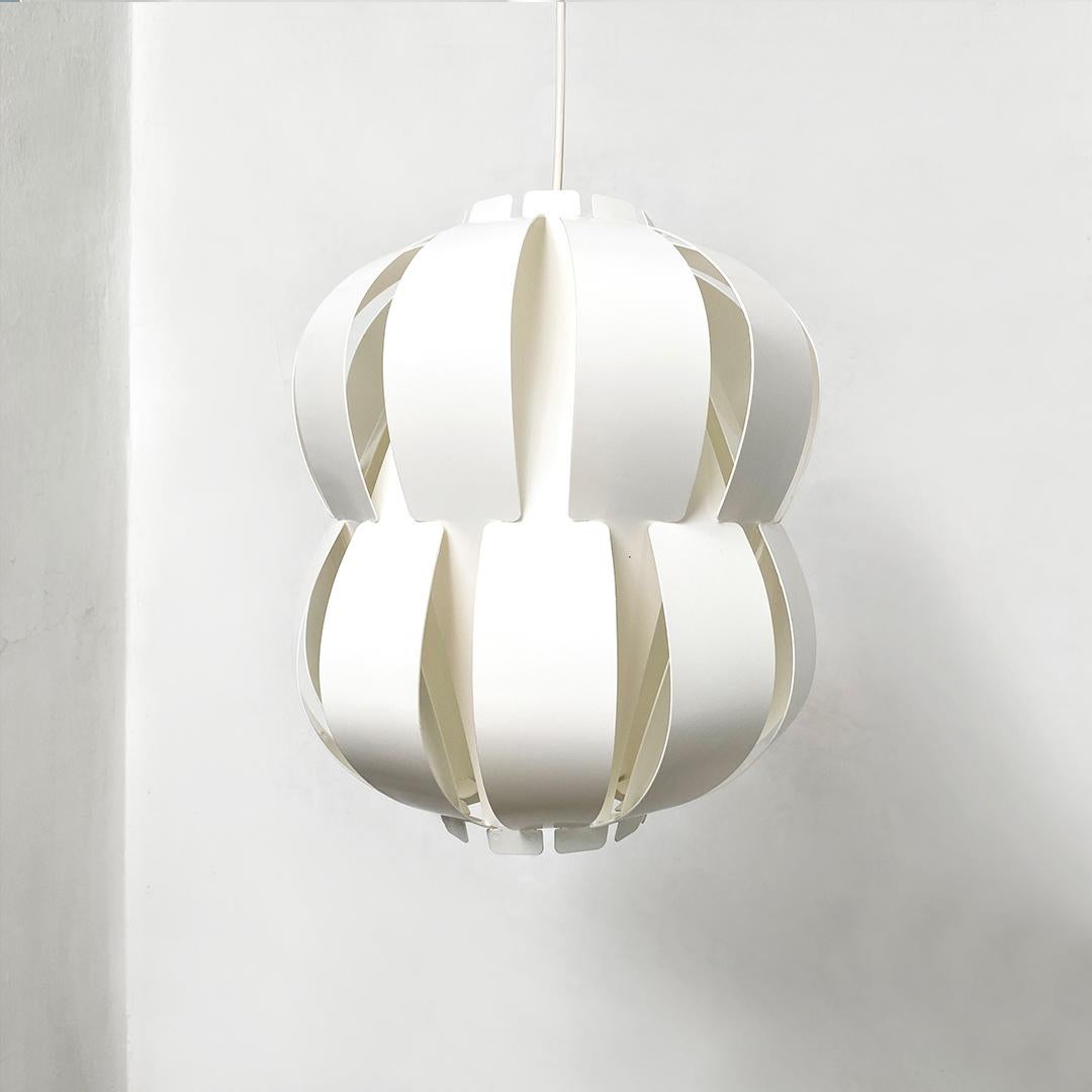 Danish Mid-Century Modern white plastic chandelier mod. Room Light, 1960s
White plastic Room Light model chandelier of Danish production.
Lampshade composed of a concentric interlocking of curved plastic pieces, disassembled inside the original
