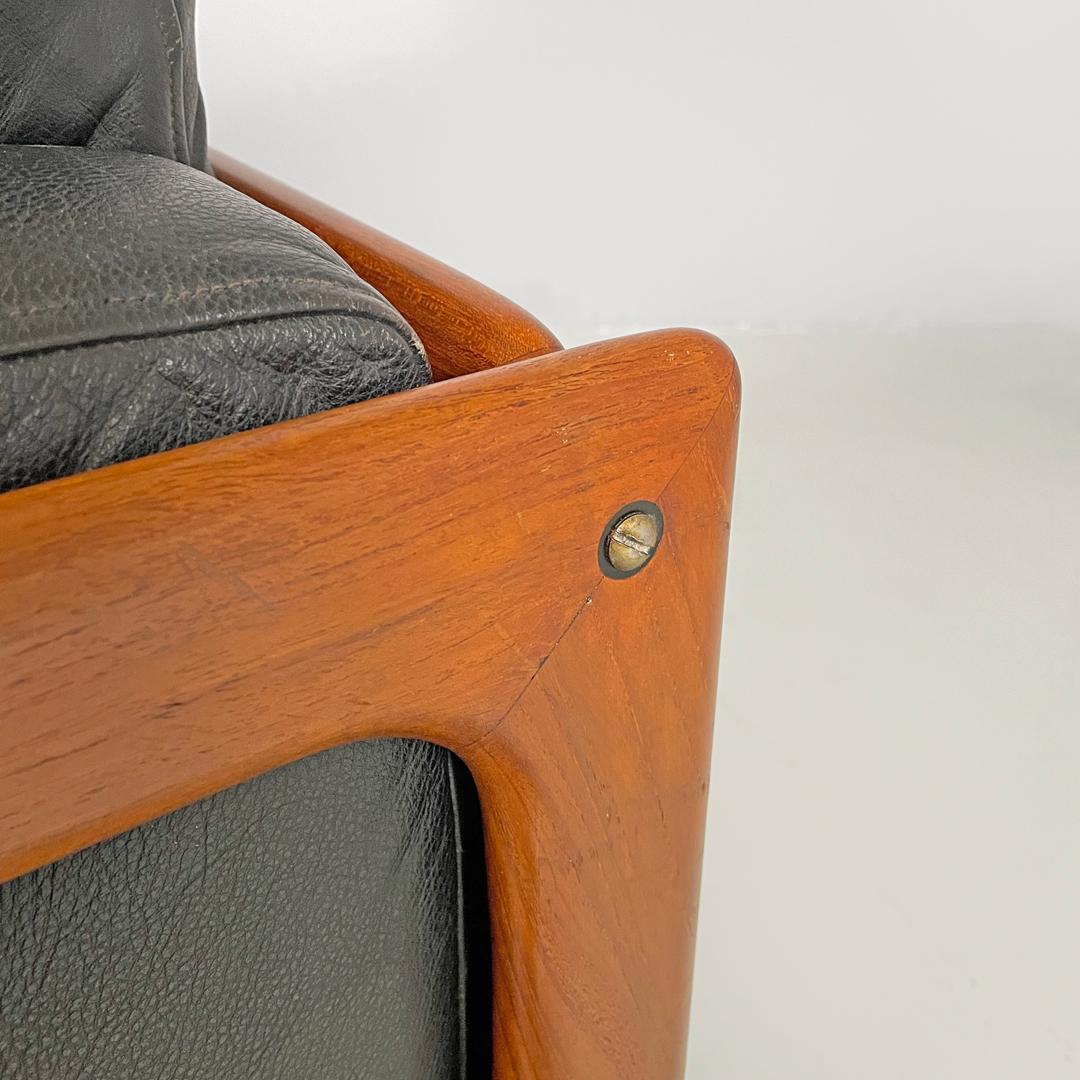 Danish mid-century modern wood and black leather armchairs, 1960s For Sale 12