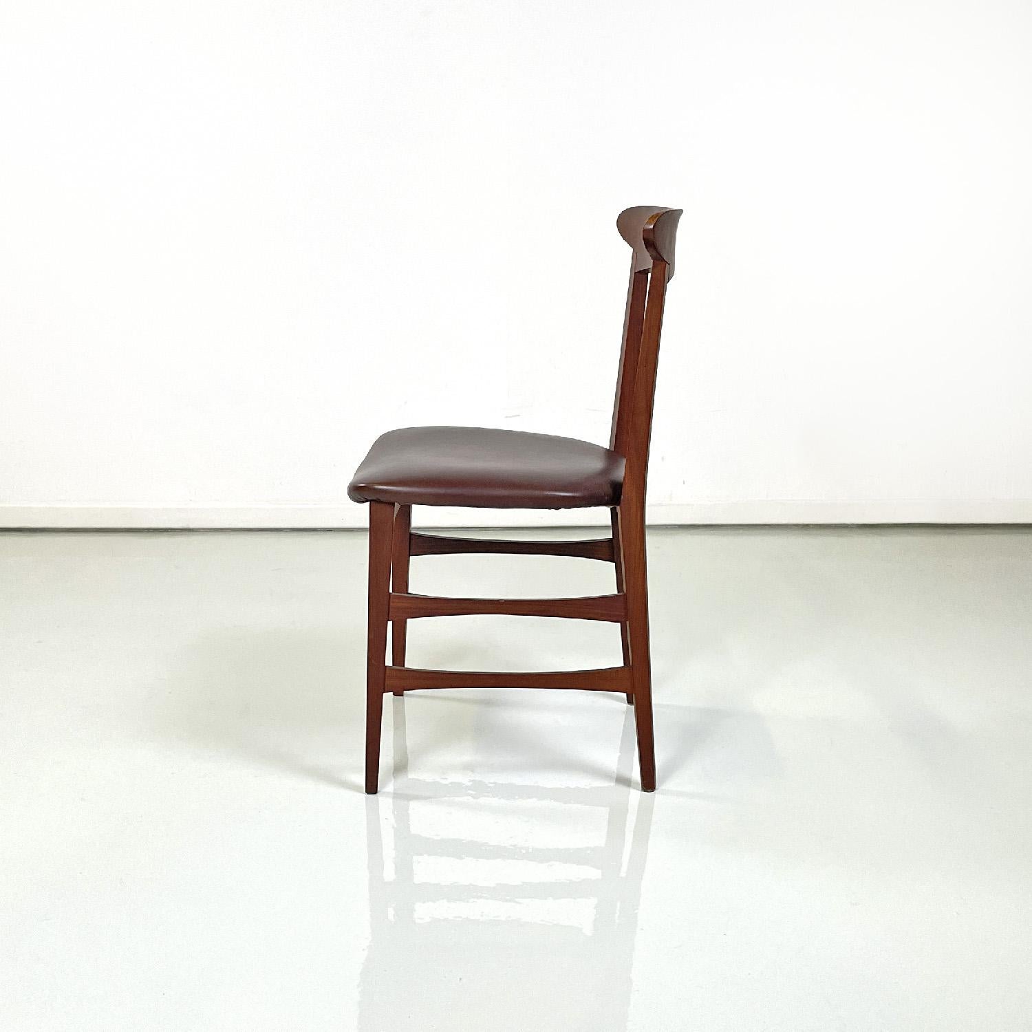 Dänische Stühle aus Holz und braunem Leder aus der Mitte des Jahrhunderts, 1950er Jahre (Danish) im Angebot