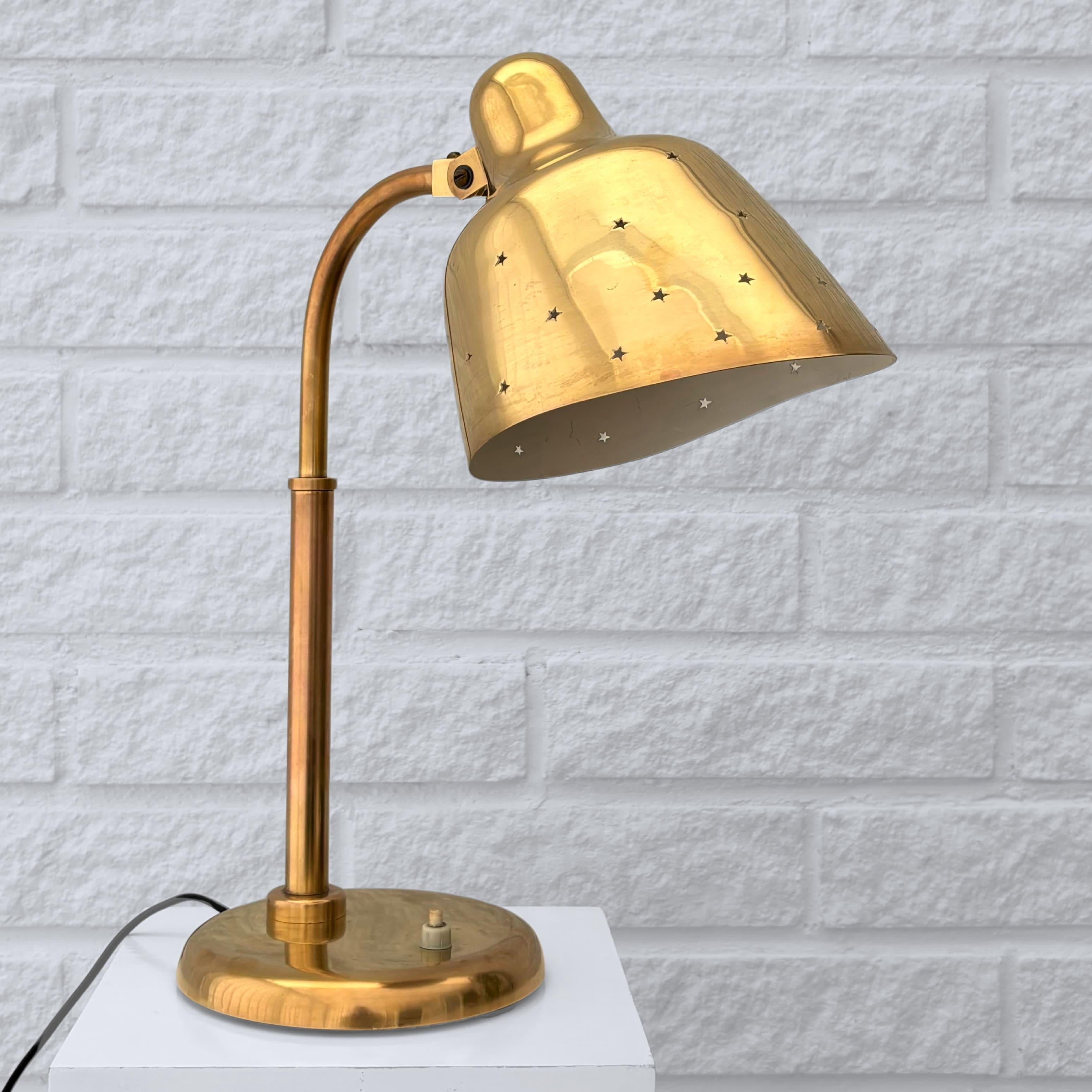 A rare Scandinavian mid-century modernist desk lamp model E6493, produced in Denmark by the renowned manufacturer Fog & Mørup in the 1940s. The model is attributed to Danish architect Vilhelm Lauritzen, a pioneer of functionalist design known for