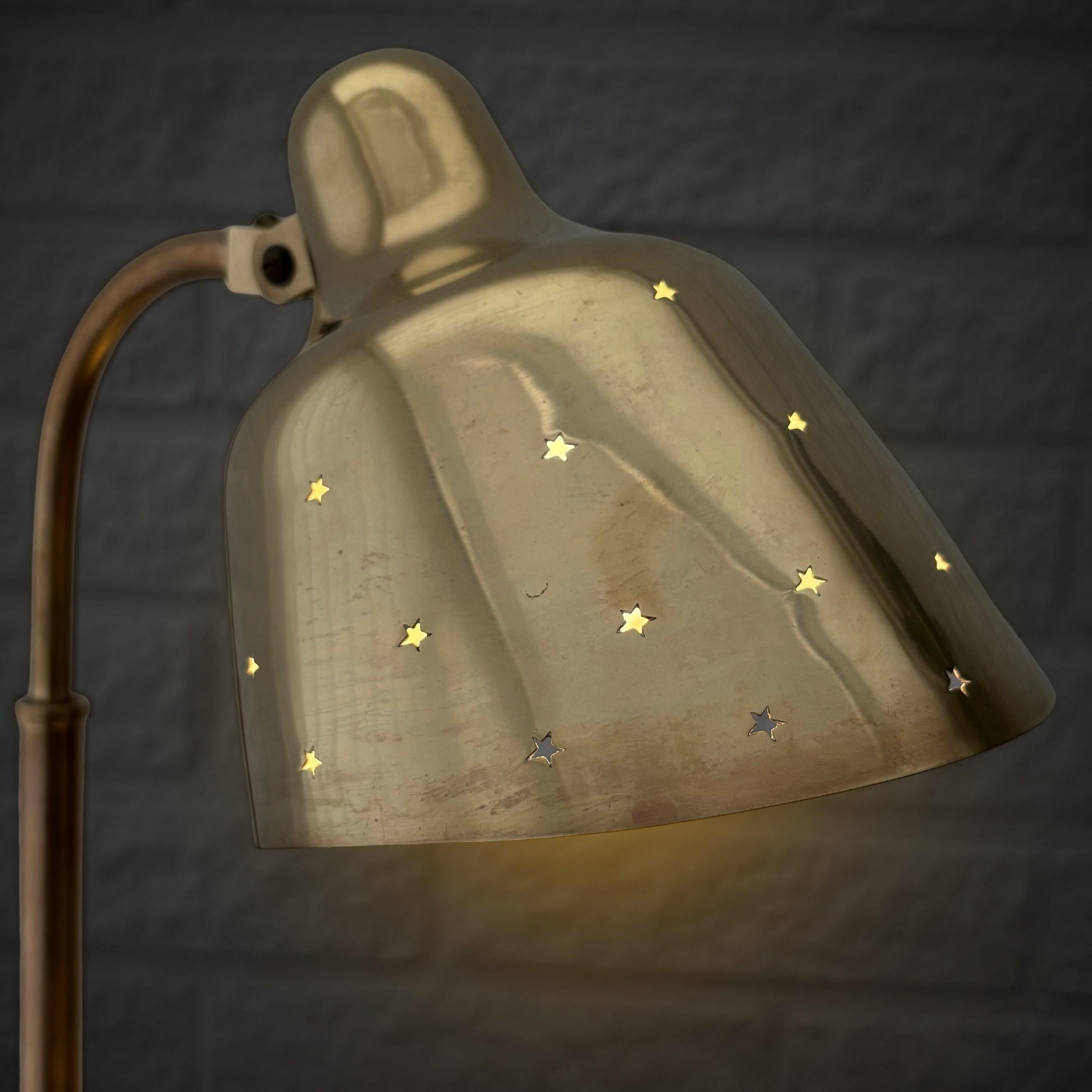 Fog & Mørup, Scandinavian mid-century modernist table lamp, brass, Denmark 1940s For Sale 1