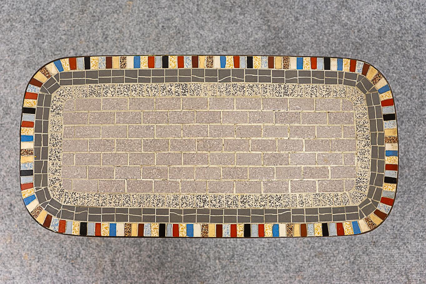 Dänischer Mid-Century Mosaik Pflanzen- / Beistelltisch im Zustand „Gut“ im Angebot in VANCOUVER, CA