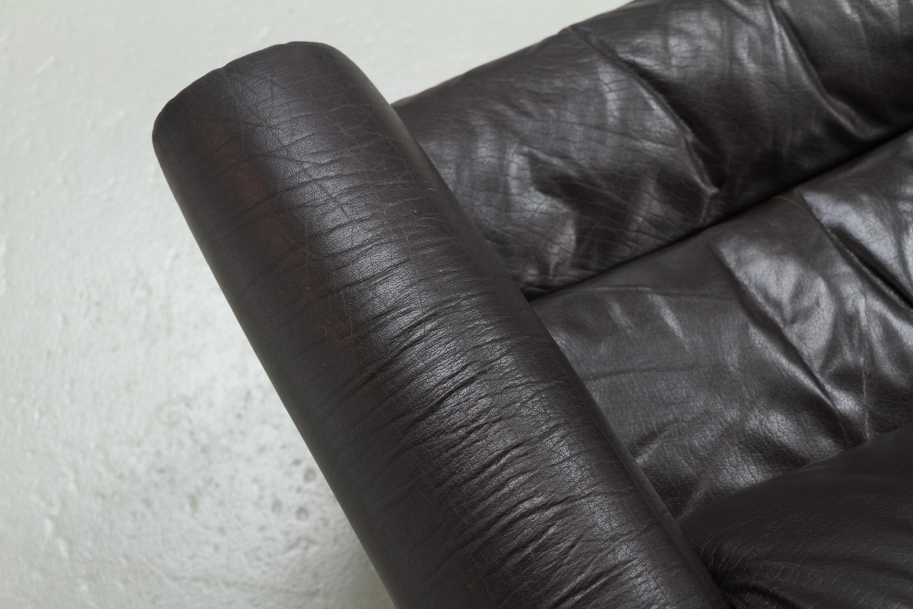 Cuir Chaise longue danoise en cuir de style Norells du milieu du siècle dernier, années 1960. en vente