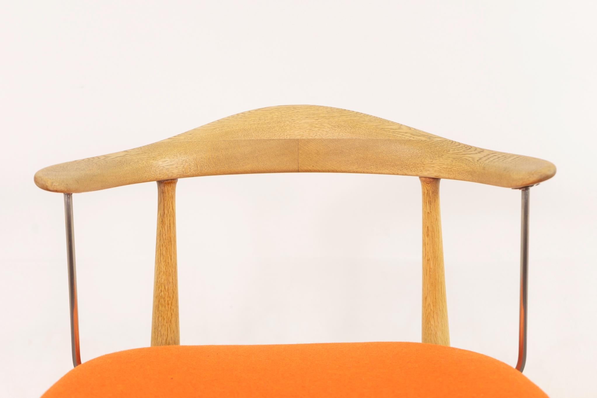 Mid-Century Modern Danish Mid-Century Oak Armchair For Sale