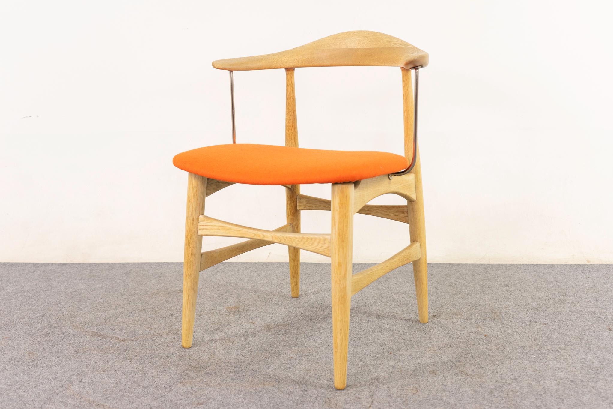 Danish Mid-Century Oak Armchair For Sale 1