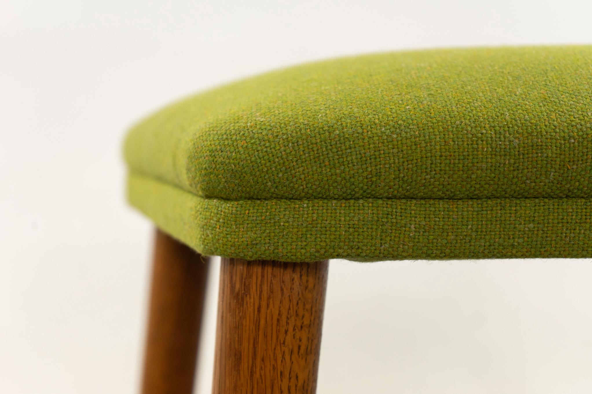 Danois Tabouret en chêne danois du milieu du siècle en vente