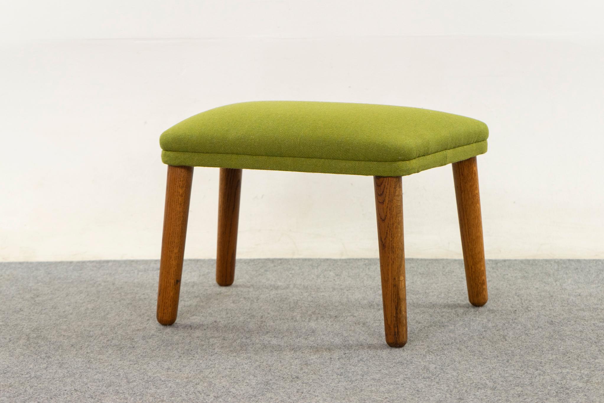 Tabouret en chêne danois du milieu du siècle Bon état - En vente à VANCOUVER, CA