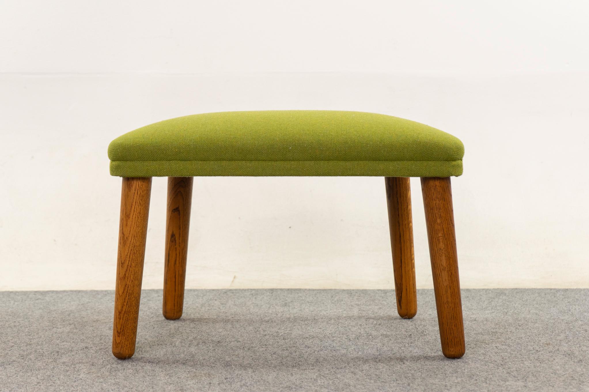 Chêne Tabouret en chêne danois du milieu du siècle en vente