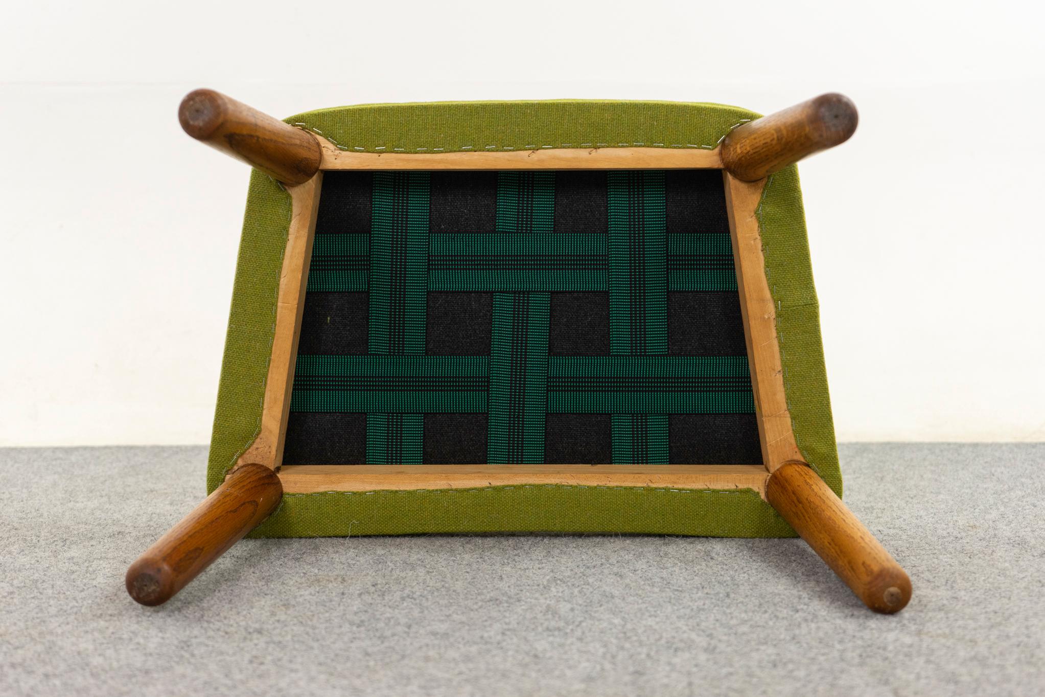 Tabouret en chêne danois du milieu du siècle en vente 1