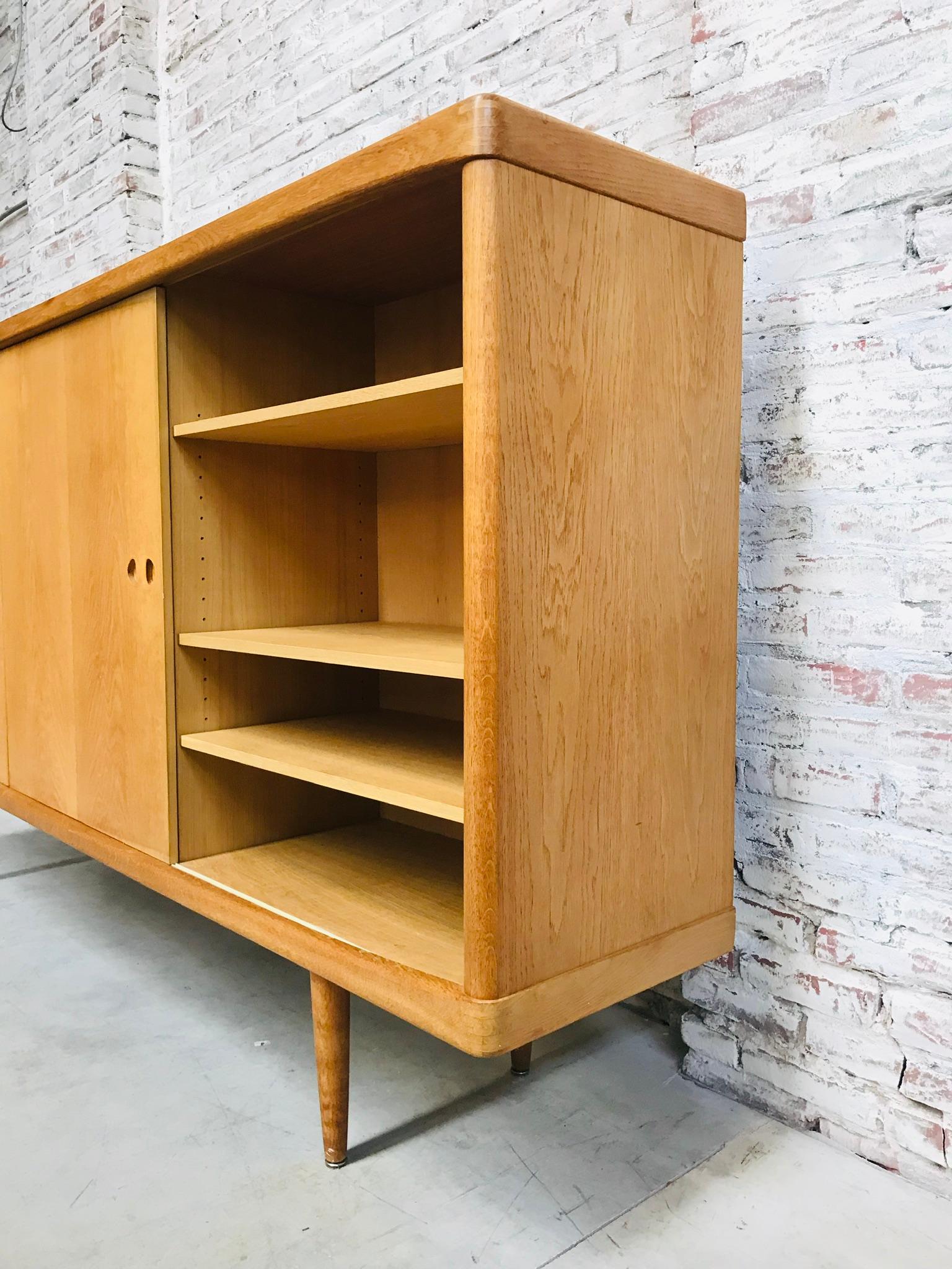 Danish Midcentury Oak Highboard by H.W. Klein for Bramin, 1960s In Good Condition For Sale In Eindhoven, Netherlands