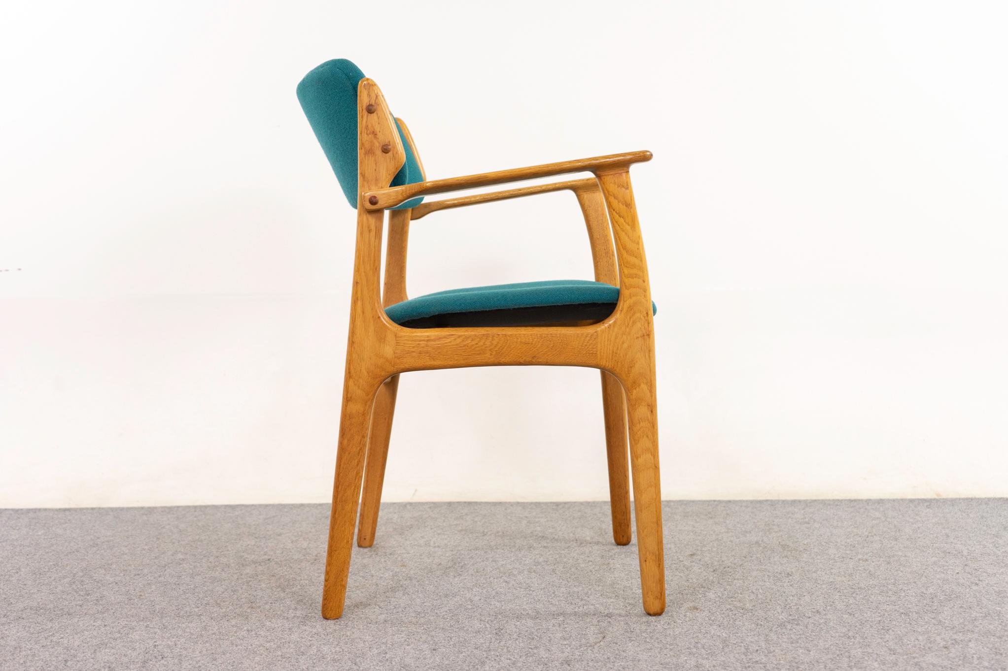 Poltrona danese di metà secolo Model 50 in Oak di Erik Buch in vendita 3