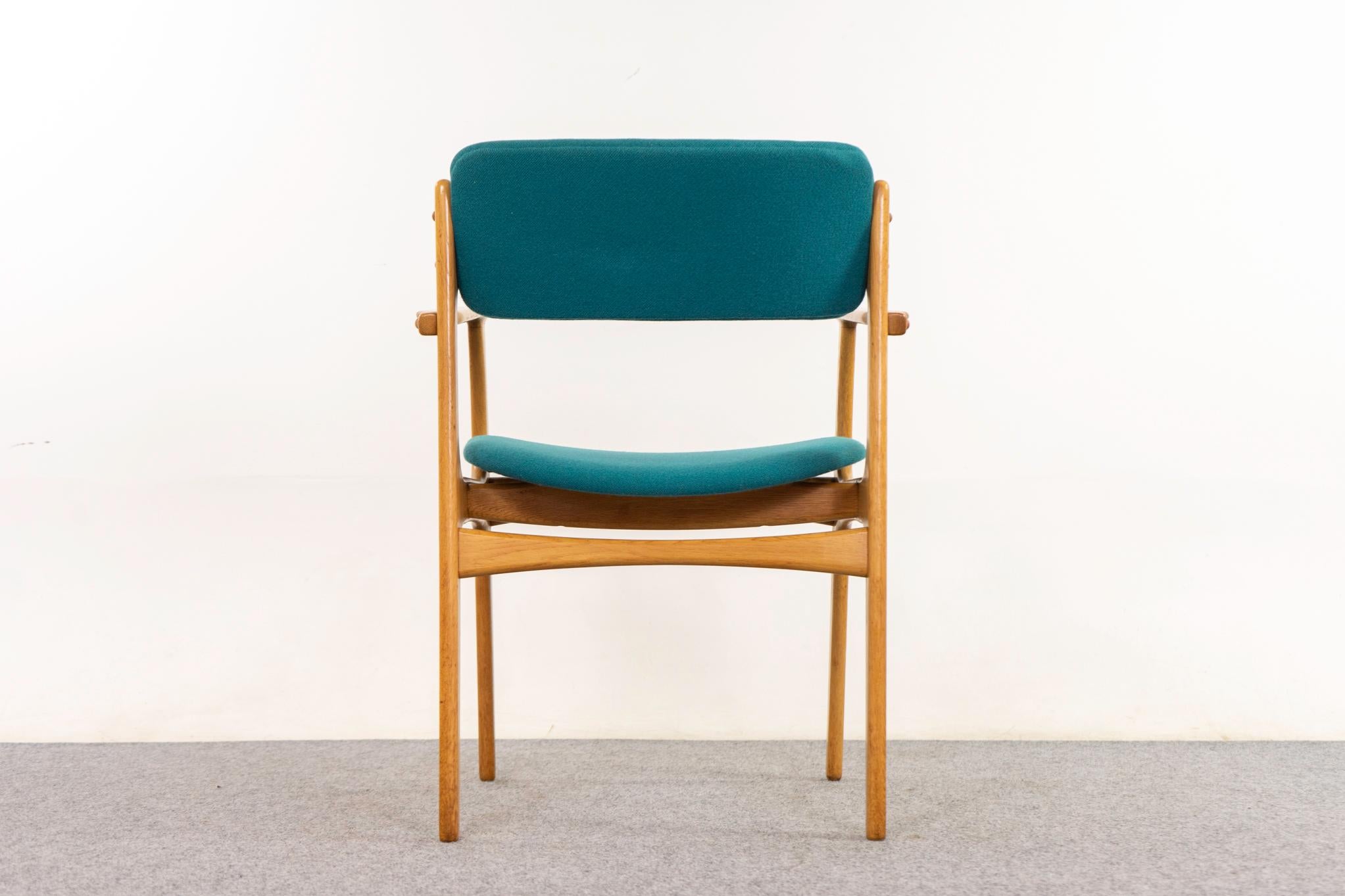 Poltrona danese di metà secolo Model 50 in Oak di Erik Buch in vendita 4
