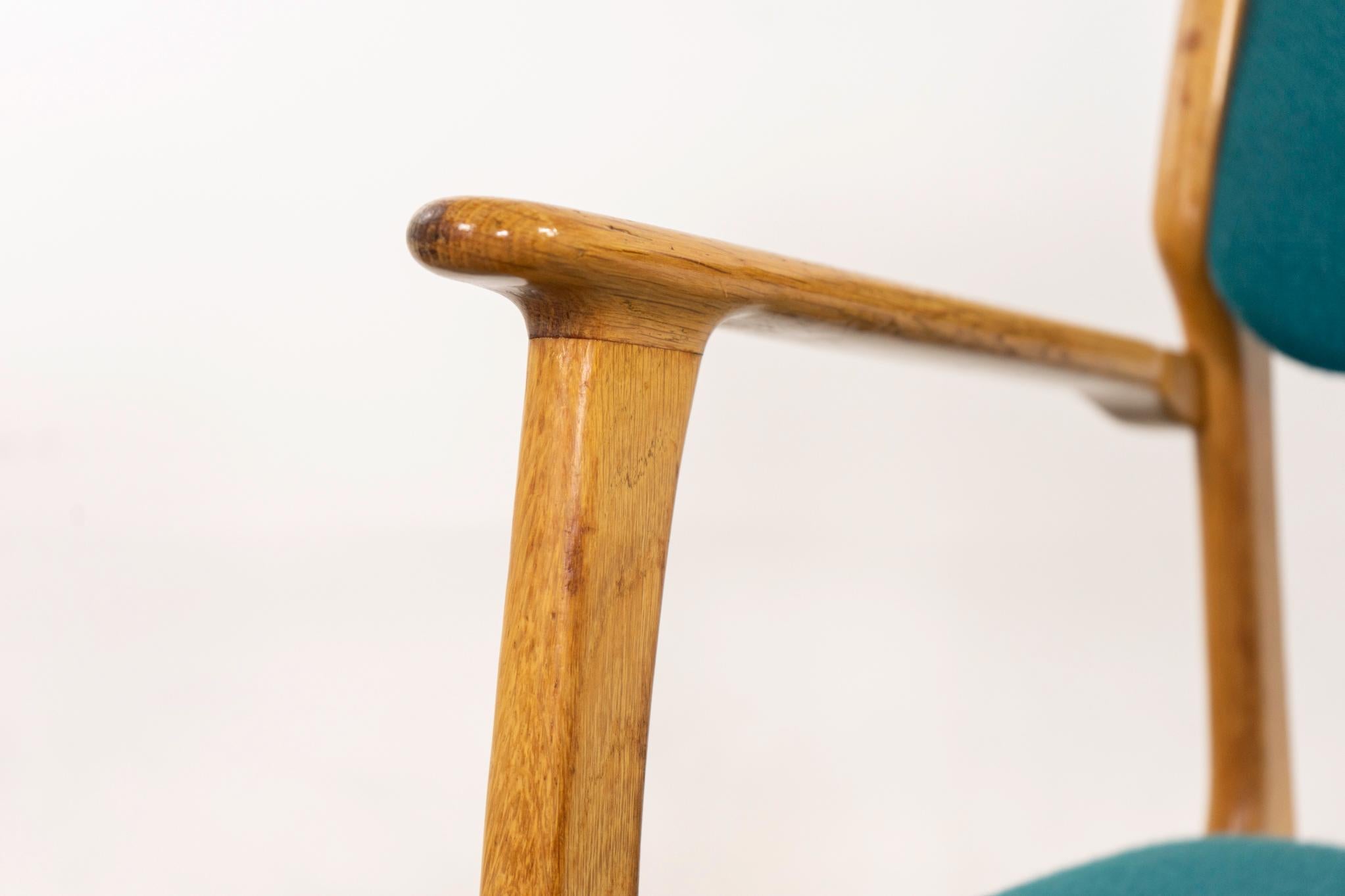Scandinavo moderno Poltrona danese di metà secolo Model 50 in Oak di Erik Buch in vendita