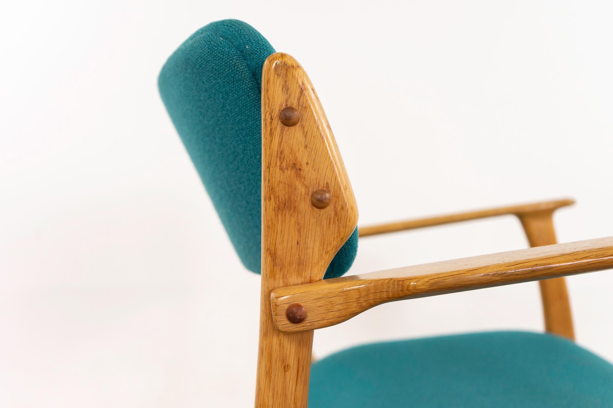 Poltrona danese di metà secolo Model 50 in Oak di Erik Buch in vendita 2