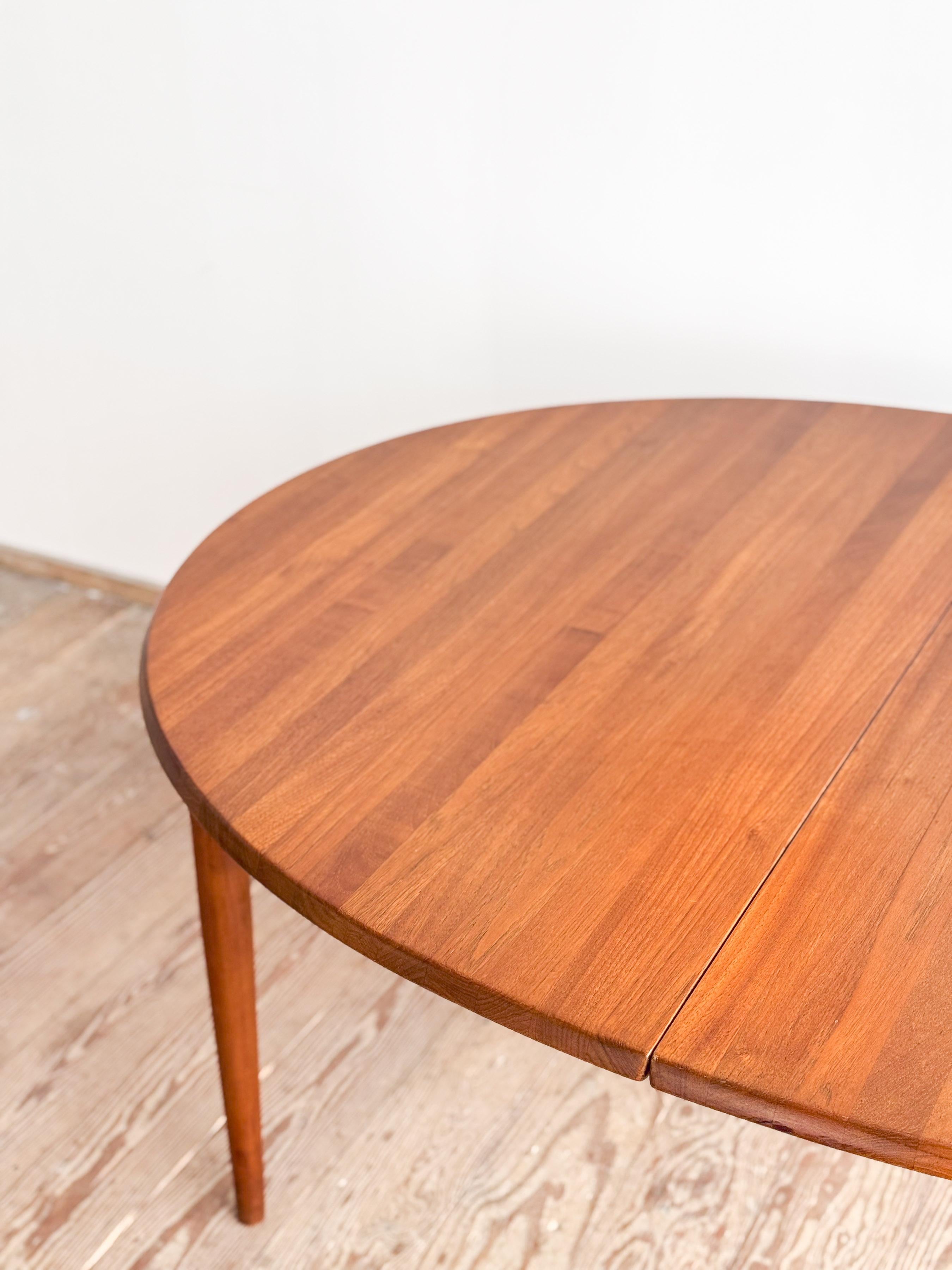 Danish Mid-Century Oval Dining Table in Teak, Extendable, Denmark, 1960s 5