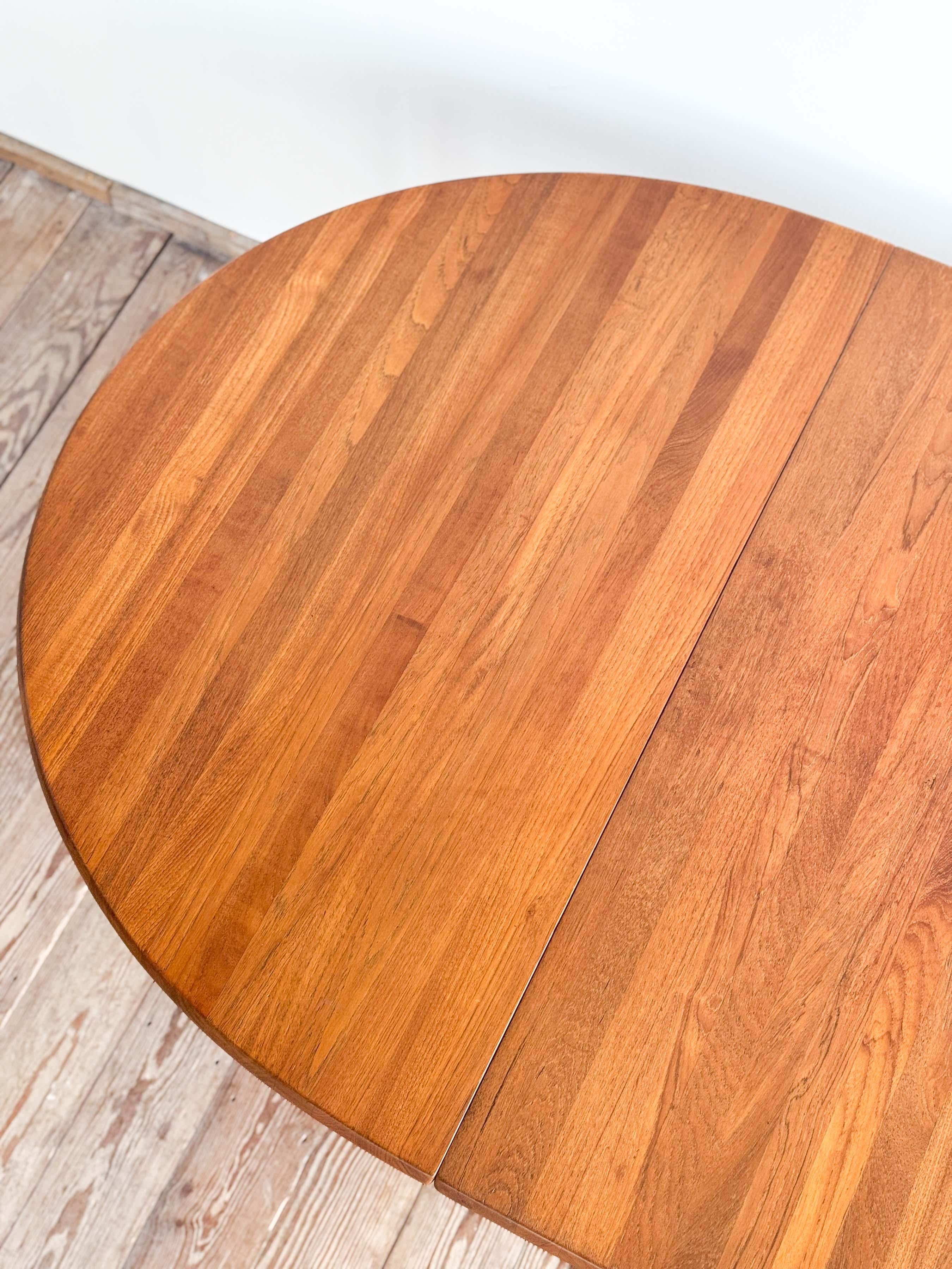 Danish Mid-Century Oval Dining Table in Teak, Extendable, Denmark, 1960s 7