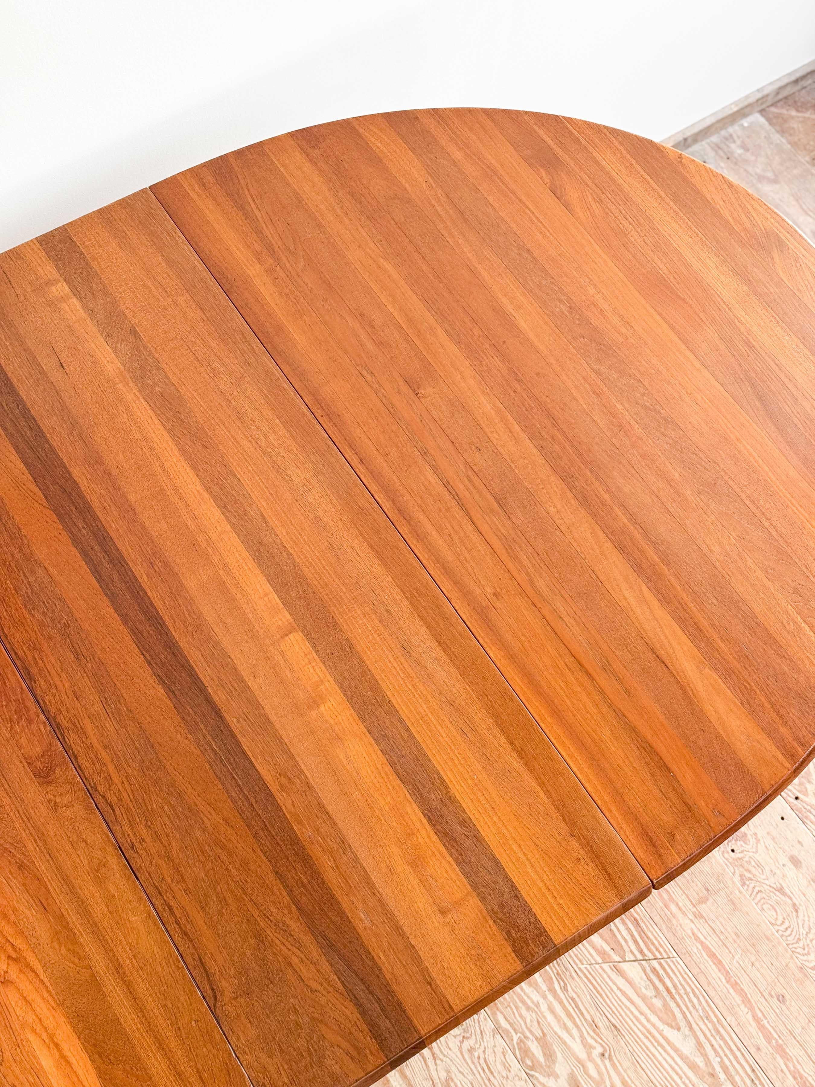Danish Mid-Century Oval Dining Table in Teak, Extendable, Denmark, 1960s 8