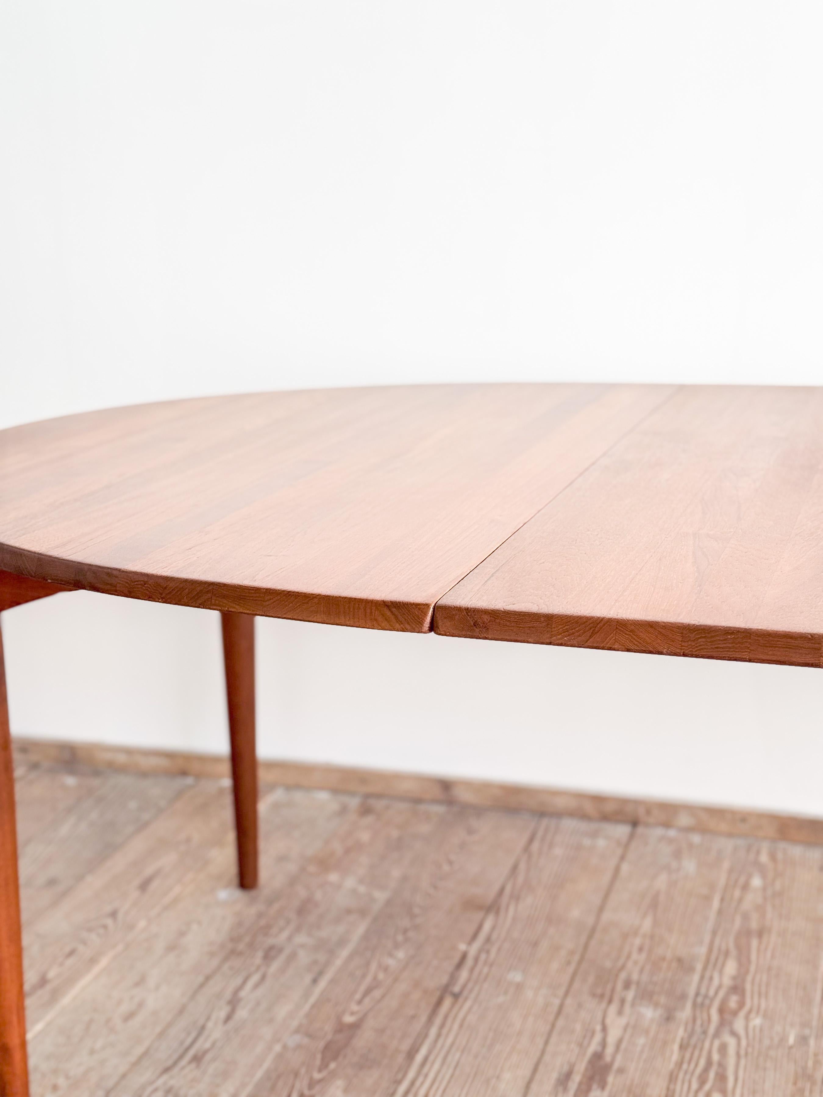 Danish Mid-Century Oval Dining Table in Teak, Extendable, Denmark, 1960s 10