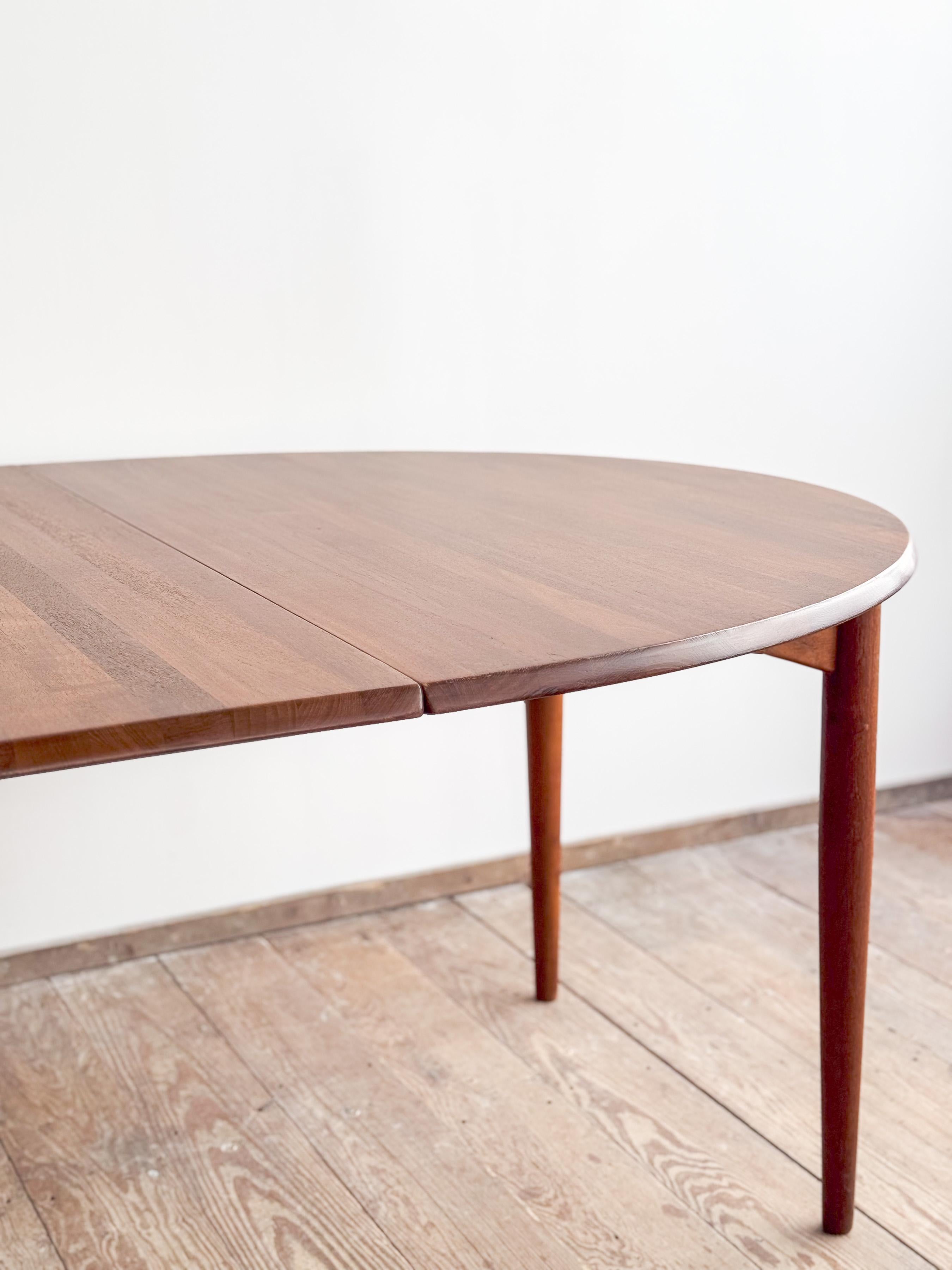 Danish Mid-Century Oval Dining Table in Teak, Extendable, Denmark, 1960s 12