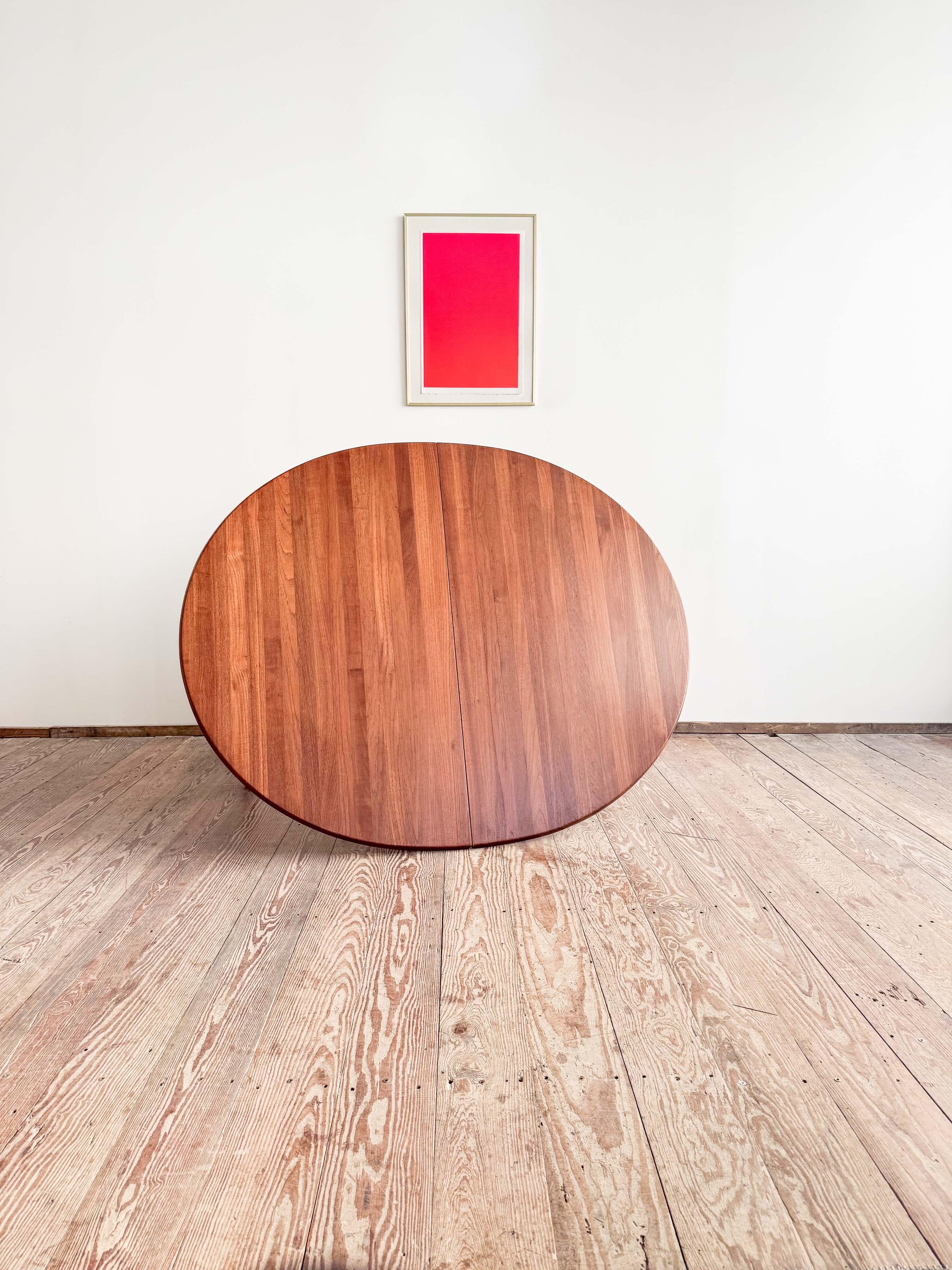 Hand-Carved Danish Mid-Century Oval Dining Table in Teak, Extendable, Denmark, 1960s