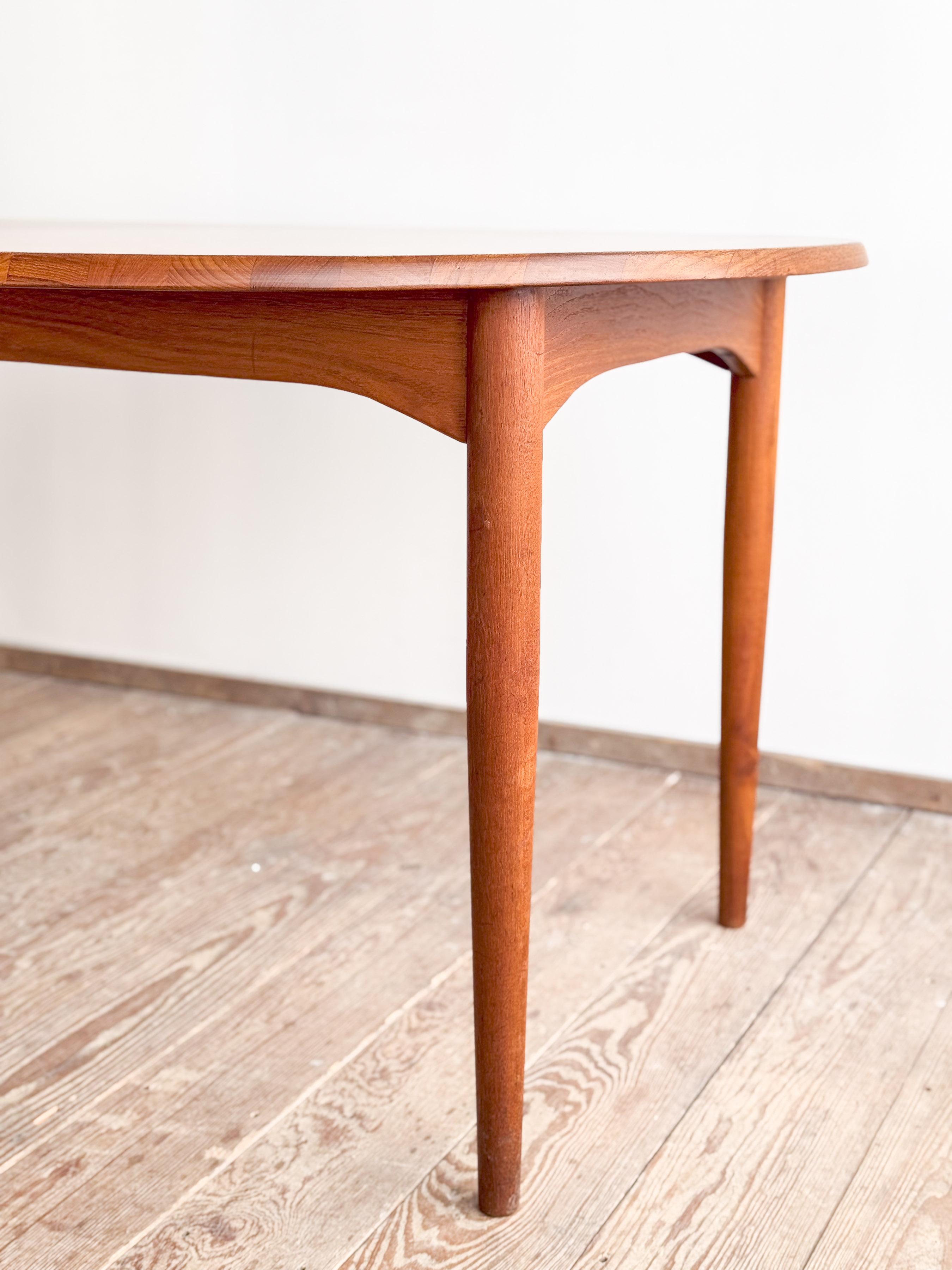Danish Mid-Century Oval Dining Table in Teak, Extendable, Denmark, 1960s 2