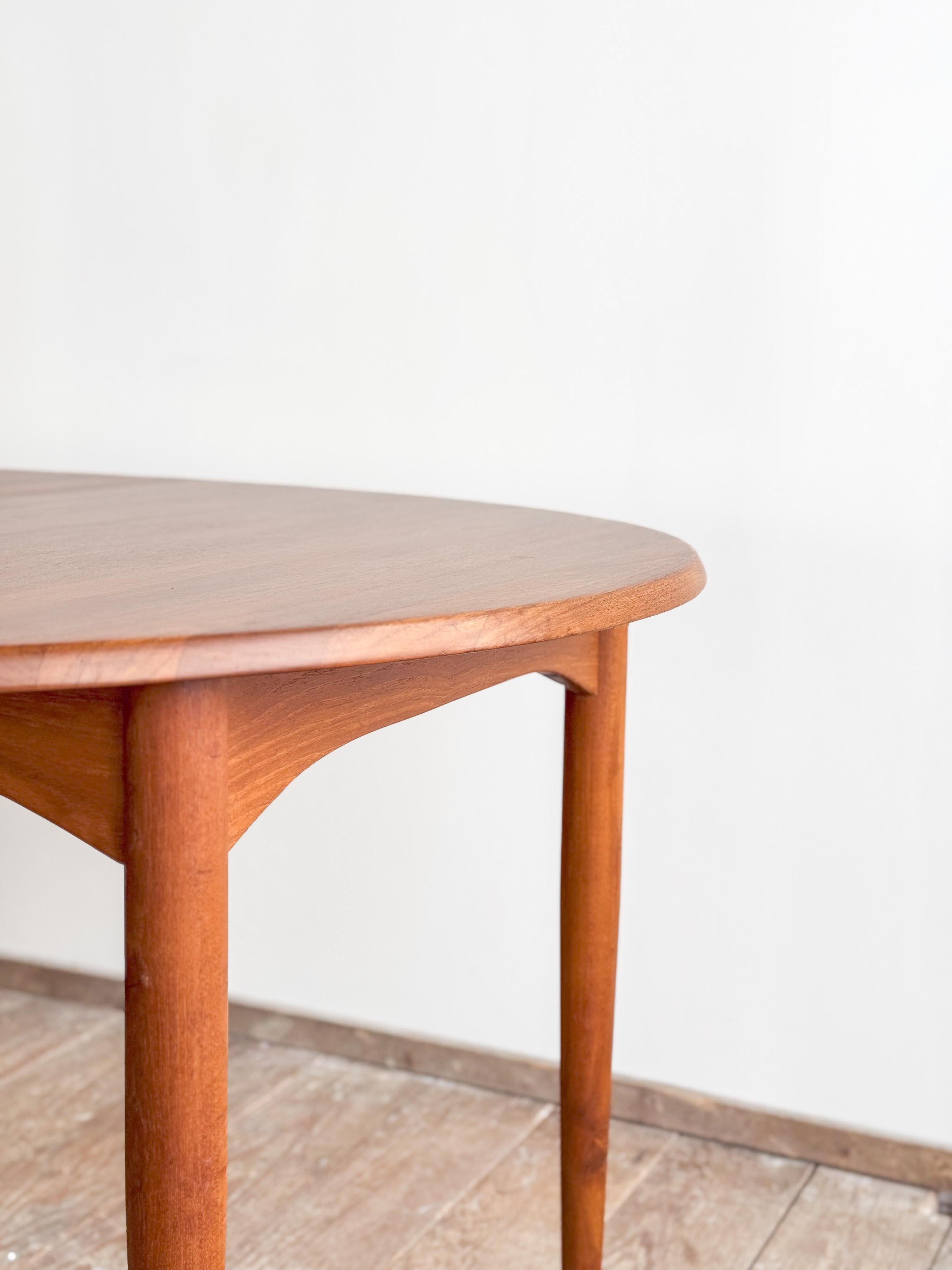 Danish Mid-Century Oval Dining Table in Teak, Extendable, Denmark, 1960s 3