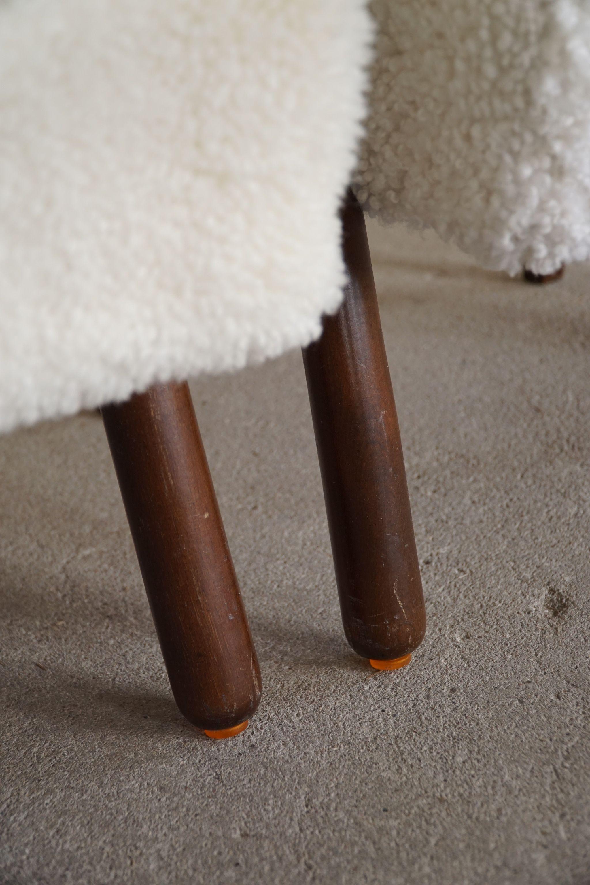 Danish Mid-Century, Pair of Lounge Chairs, Reupholstered in Lambswool, 1960s 1