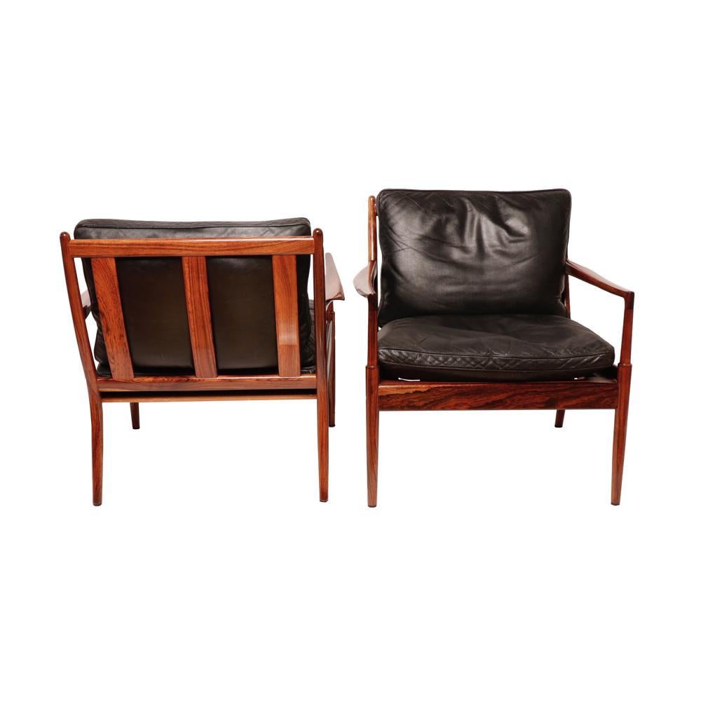 Danish Midcentury Pair of “Samso” Lounge Chairs by Ib Kofod-Larsen, 1960 In Good Condition For Sale In New York, NY