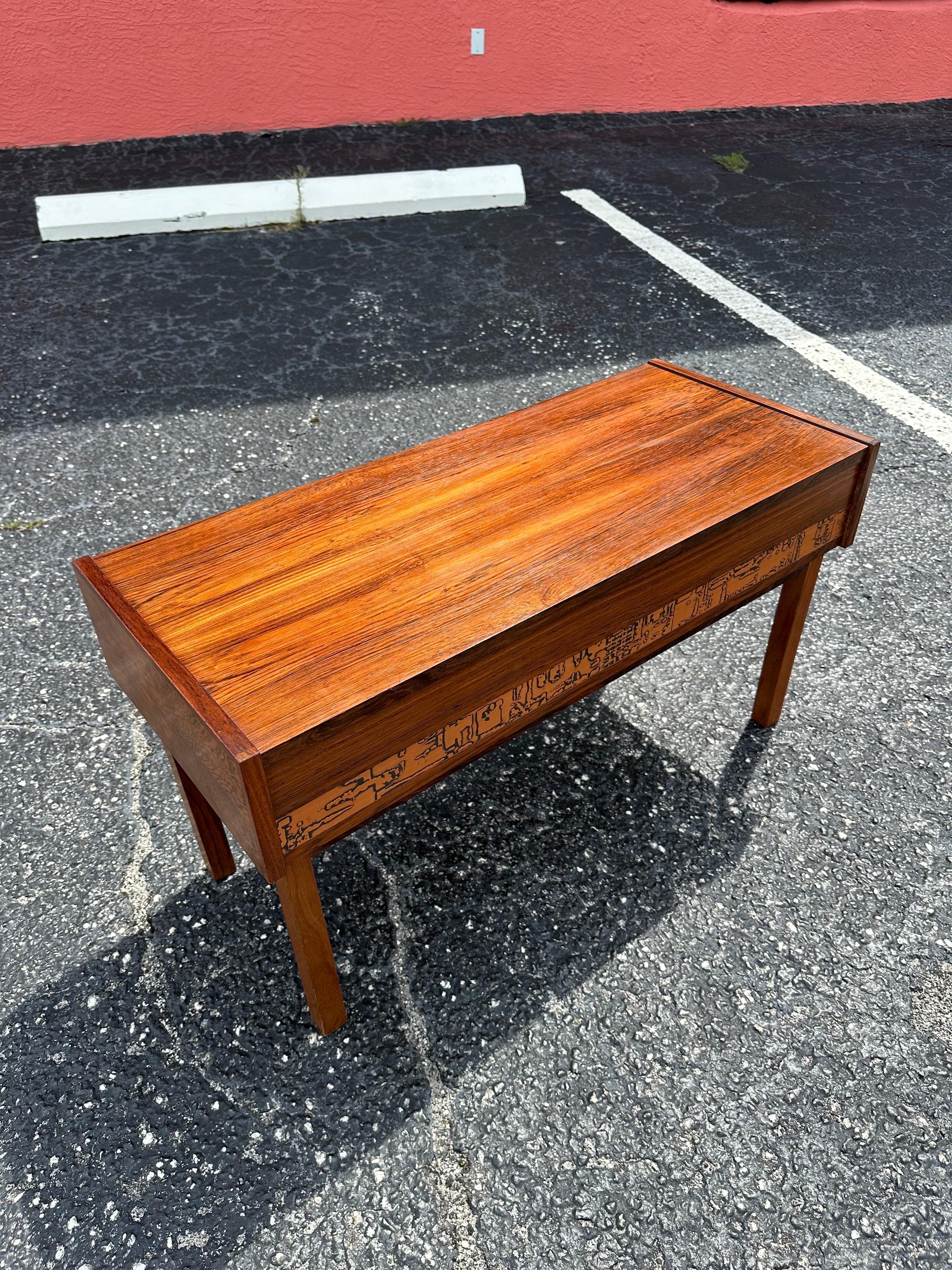 Mid-Century moderno Consolle danese di metà secolo in palissandro e rame di J. Hansen in vendita