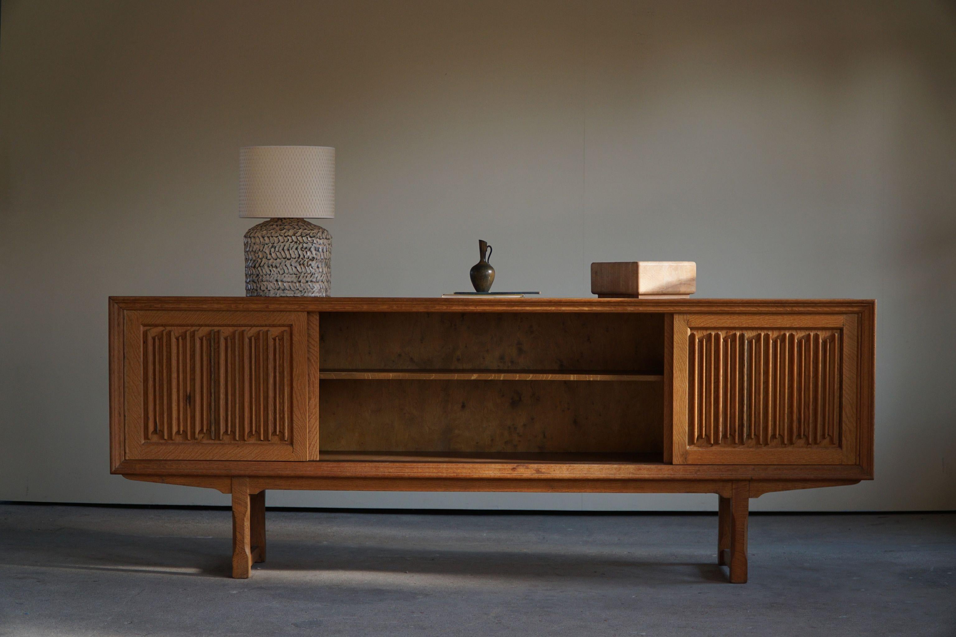 Danish Mid Century Rectangular Brutalist Classic Sideboard, Made in Oak, Ca 1950 In Good Condition In Odense, DK