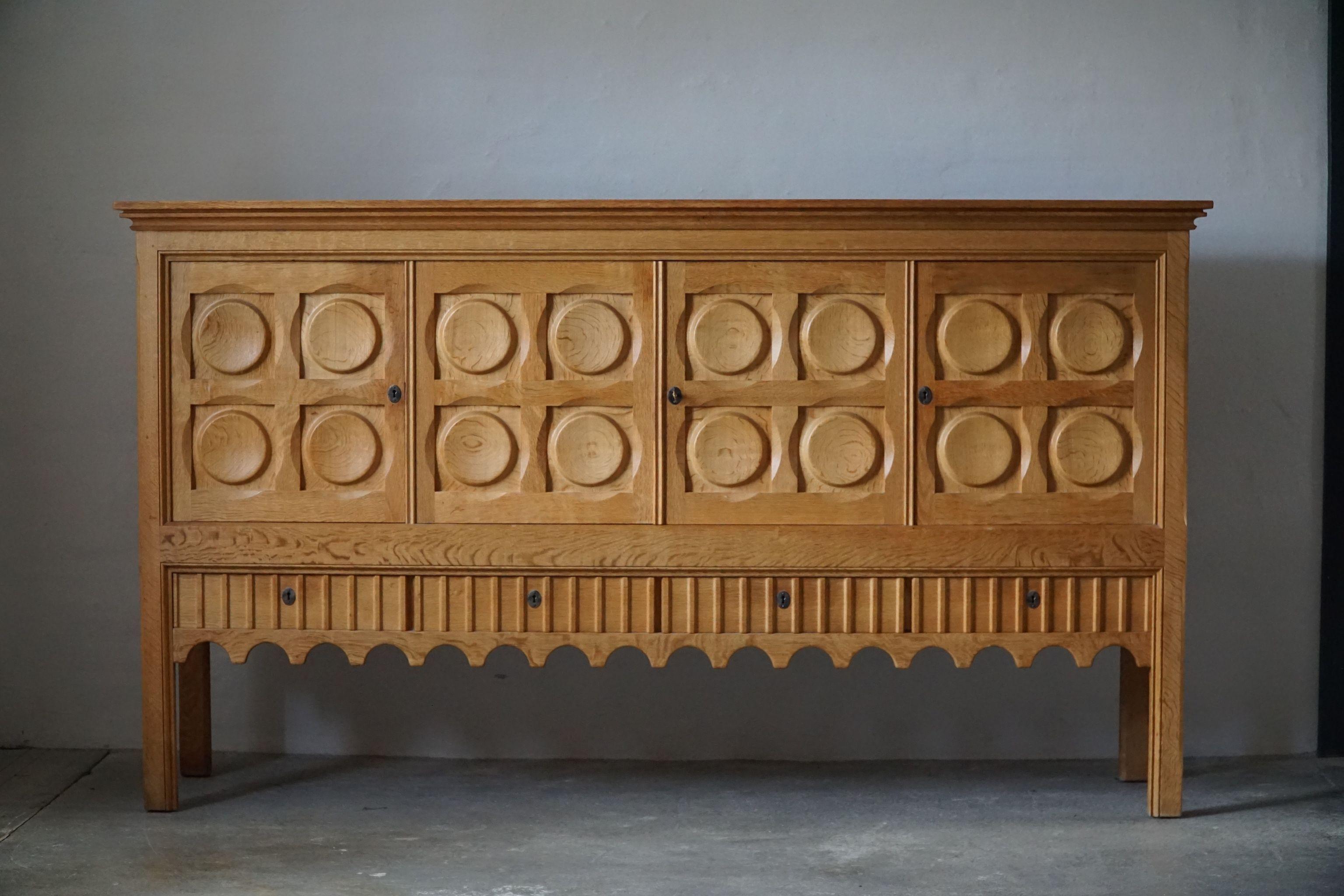 Rectangular classic sideboard in solid oak with plenty of storage. Made by a Danish cabinetmaker in ca 1950s. A nice carved front design.
This piece is in a good vintage condition. Traces of wear.

A fine brutalist object that fits in many