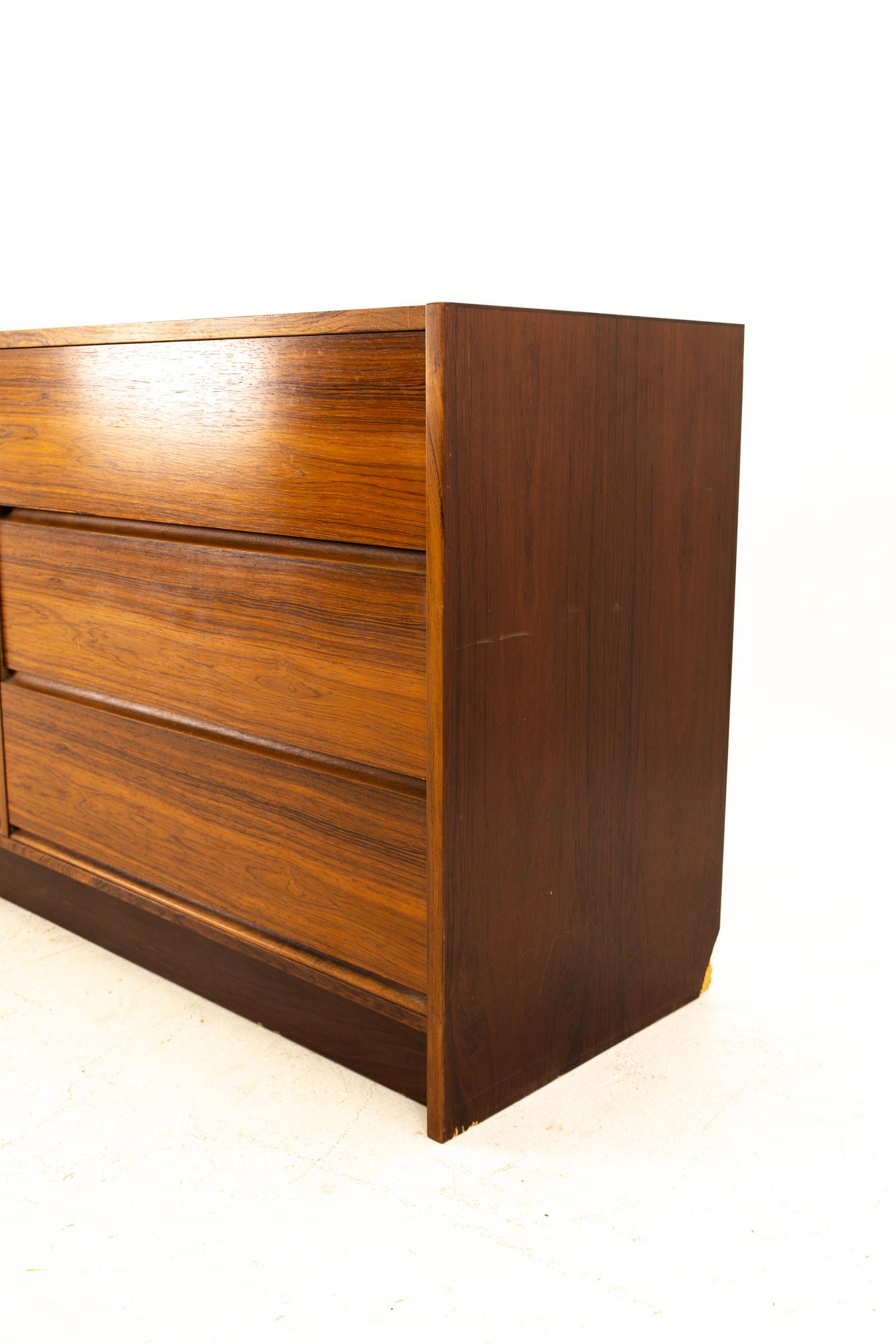 Danish Mid Century Rosewood 6 Drawer Lowboy Dresser 2
