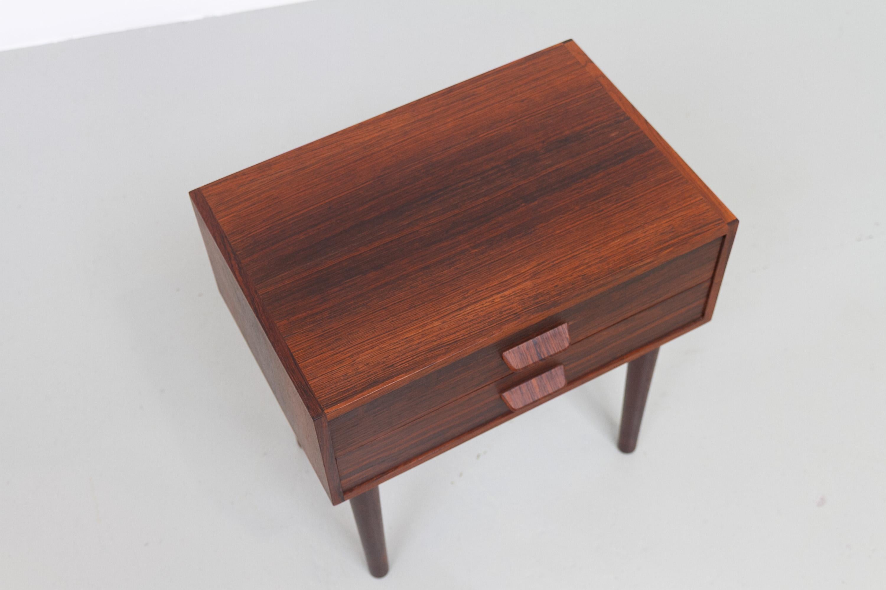 Table de chevet danoise en bois de rose du milieu du siècle, années 1960. en vente 2