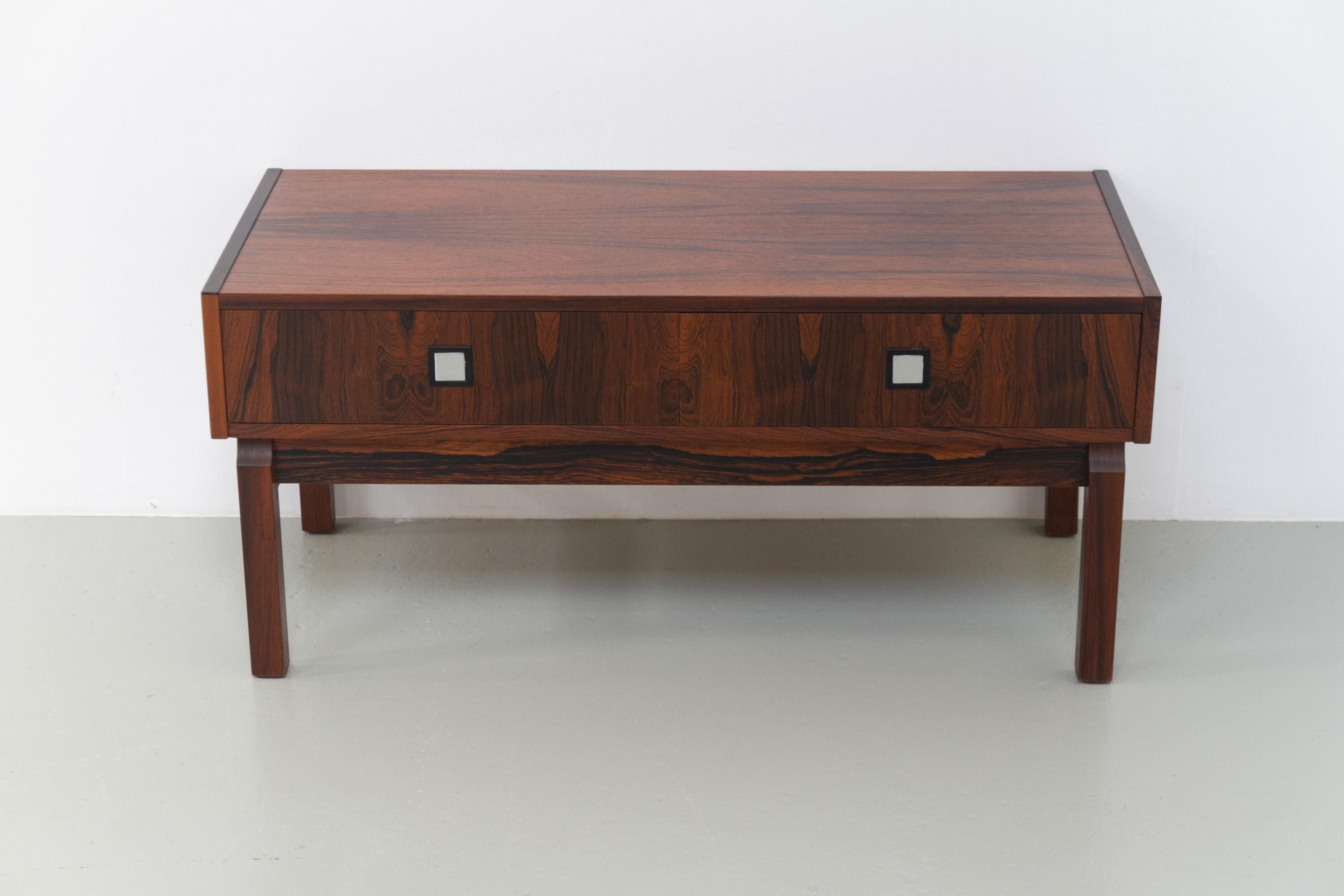 Commode danoise en palissandre du milieu du siècle, années 1960. en vente 3