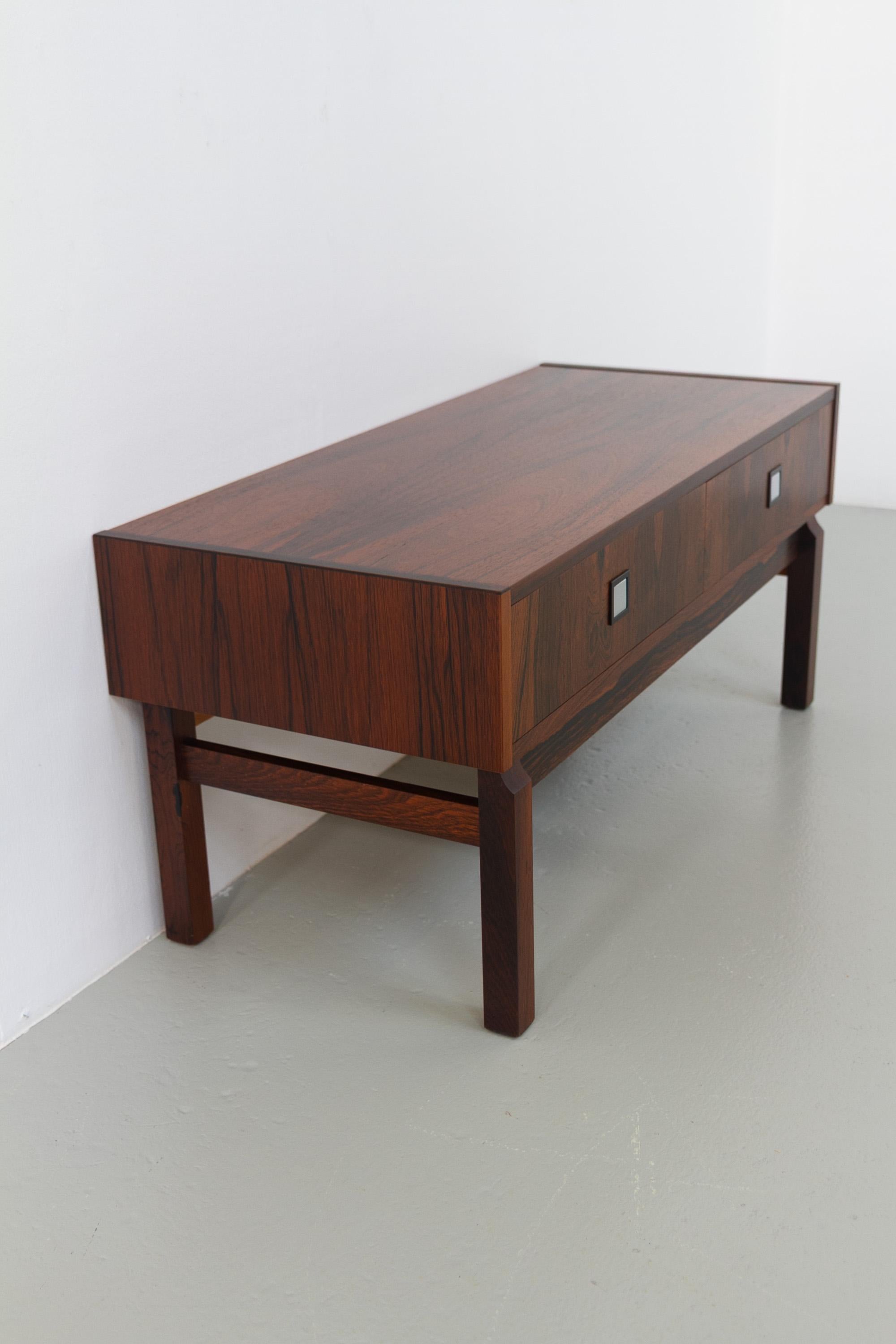 Commode danoise en palissandre du milieu du siècle, années 1960. en vente 5