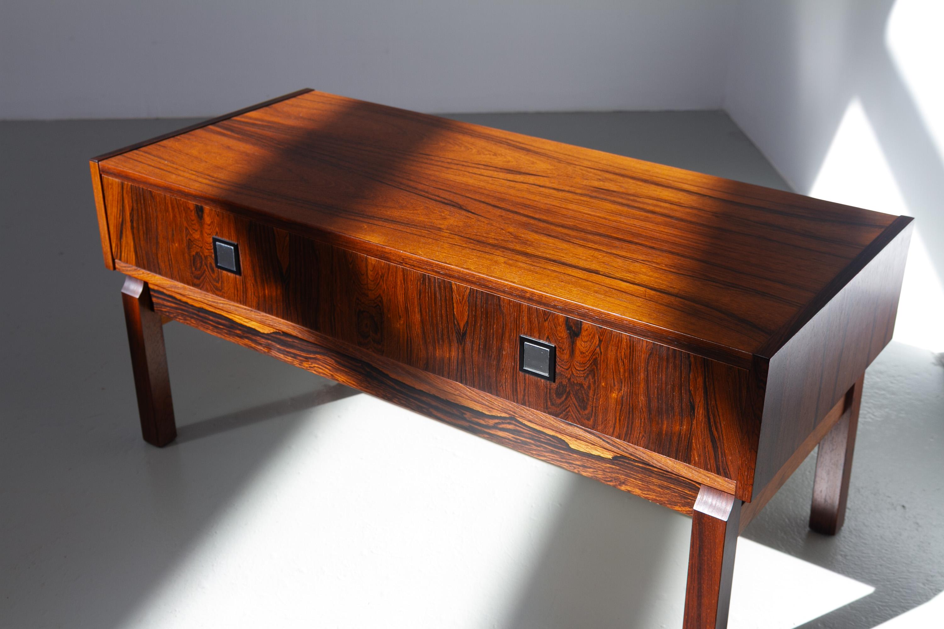 Commode danoise en palissandre du milieu du siècle, années 1960. en vente 6