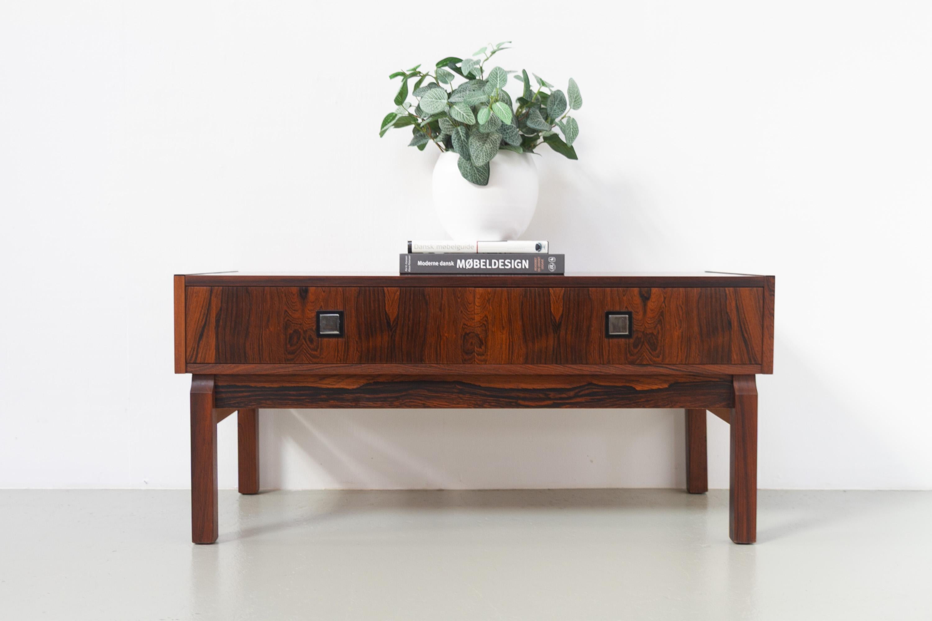 Commode danoise en palissandre du milieu du siècle, années 1960. en vente 11