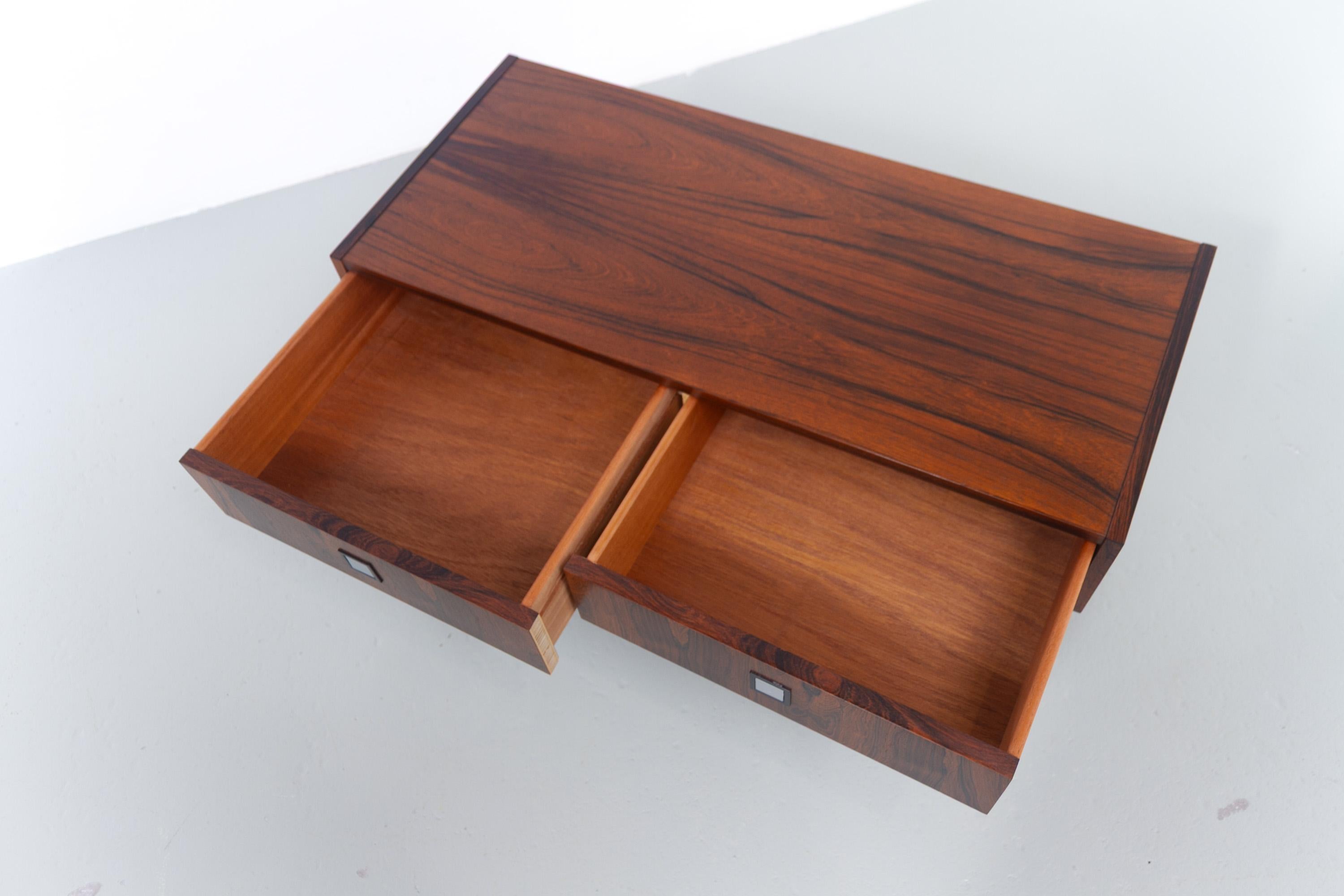 Commode danoise en palissandre du milieu du siècle, années 1960. en vente 1