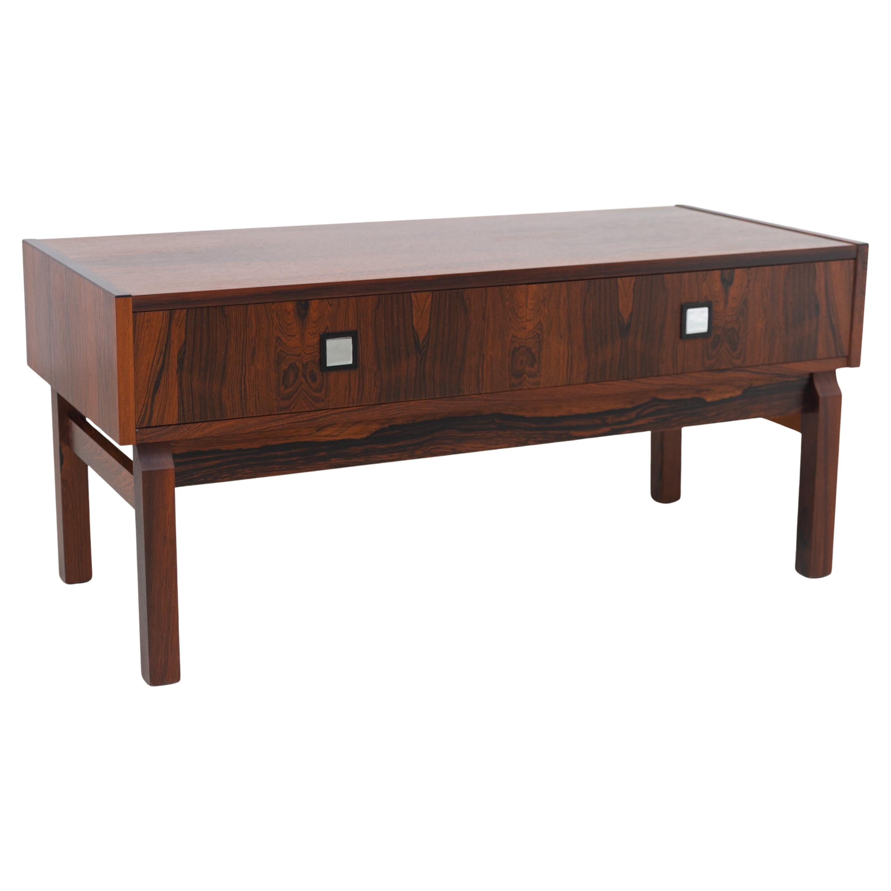 Commode danoise en palissandre du milieu du siècle, années 1960.