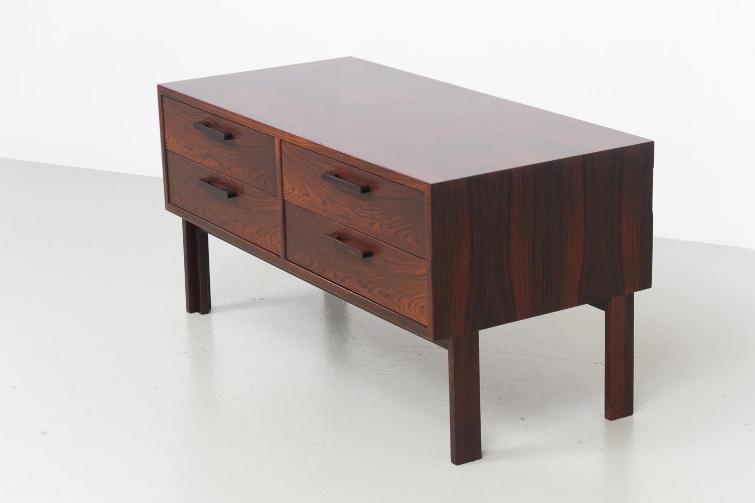 Commode en palissandre danoise du milieu du siècle par Kai Kristiansen pour FM, années 1960. en vente 5