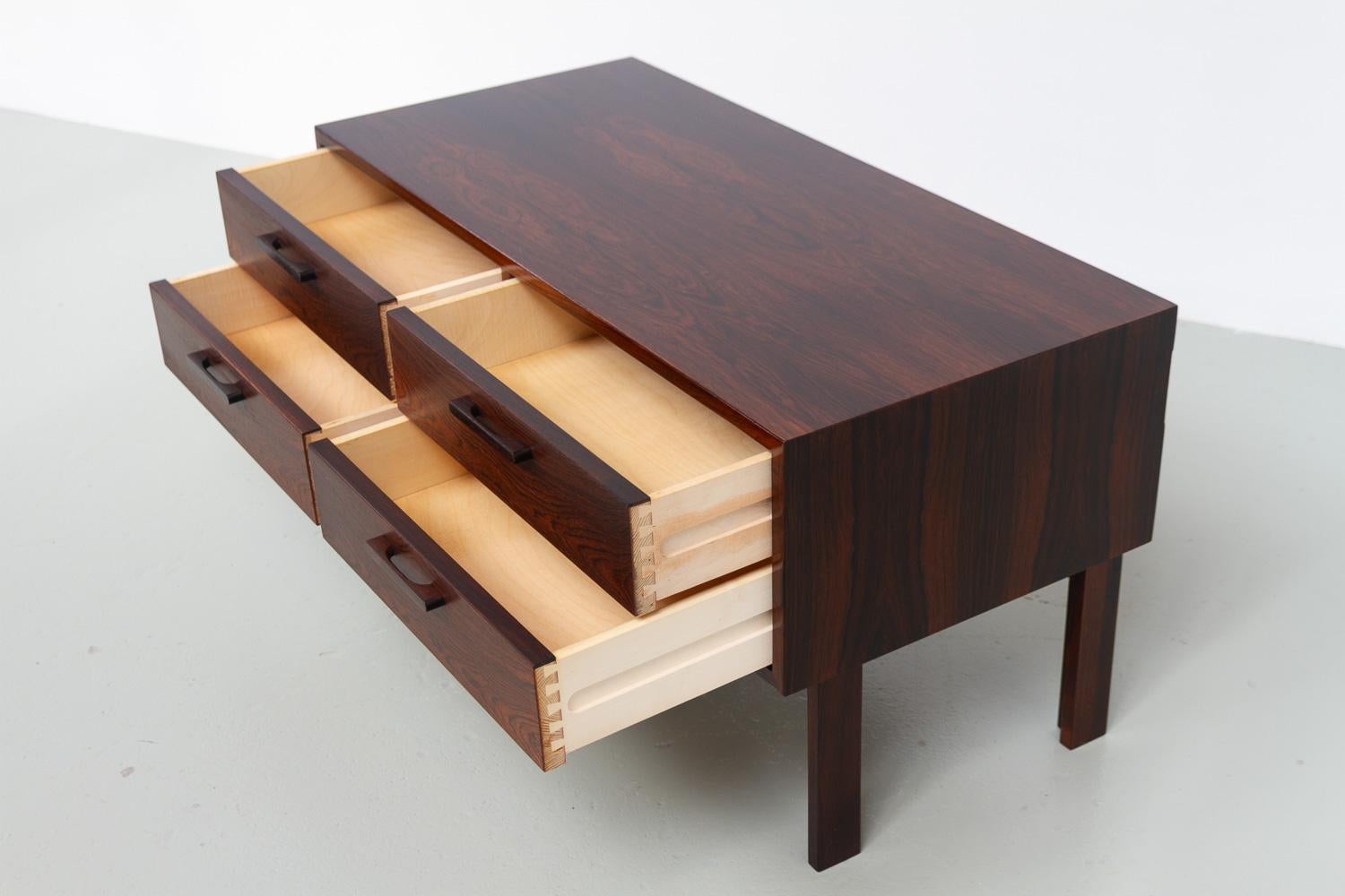 Commode en palissandre danoise du milieu du siècle par Kai Kristiansen pour FM, années 1960. en vente 10