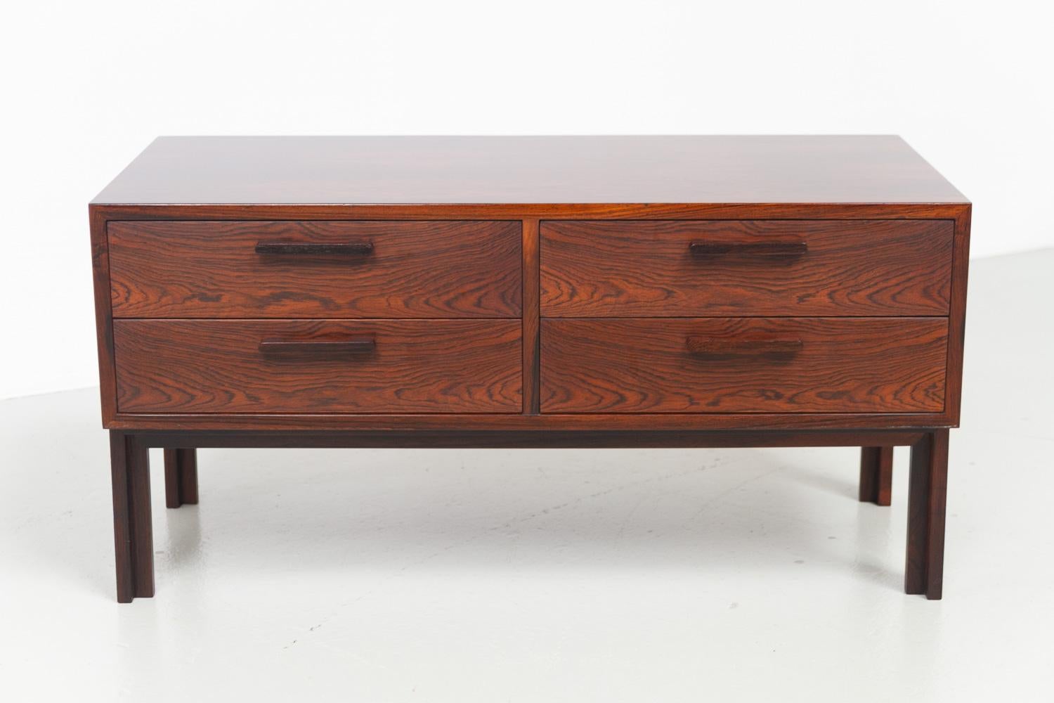 Commode en palissandre danoise du milieu du siècle par Kai Kristiansen pour FM, années 1960. en vente 13