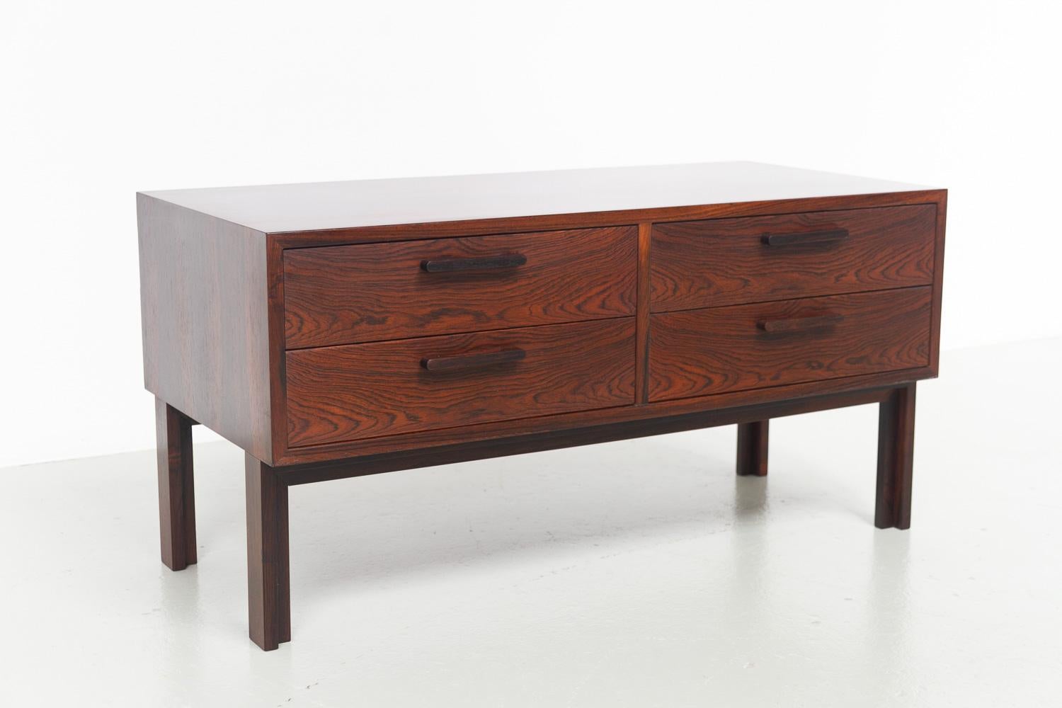 Bois de rose Commode en palissandre danoise du milieu du siècle par Kai Kristiansen pour FM, années 1960. en vente