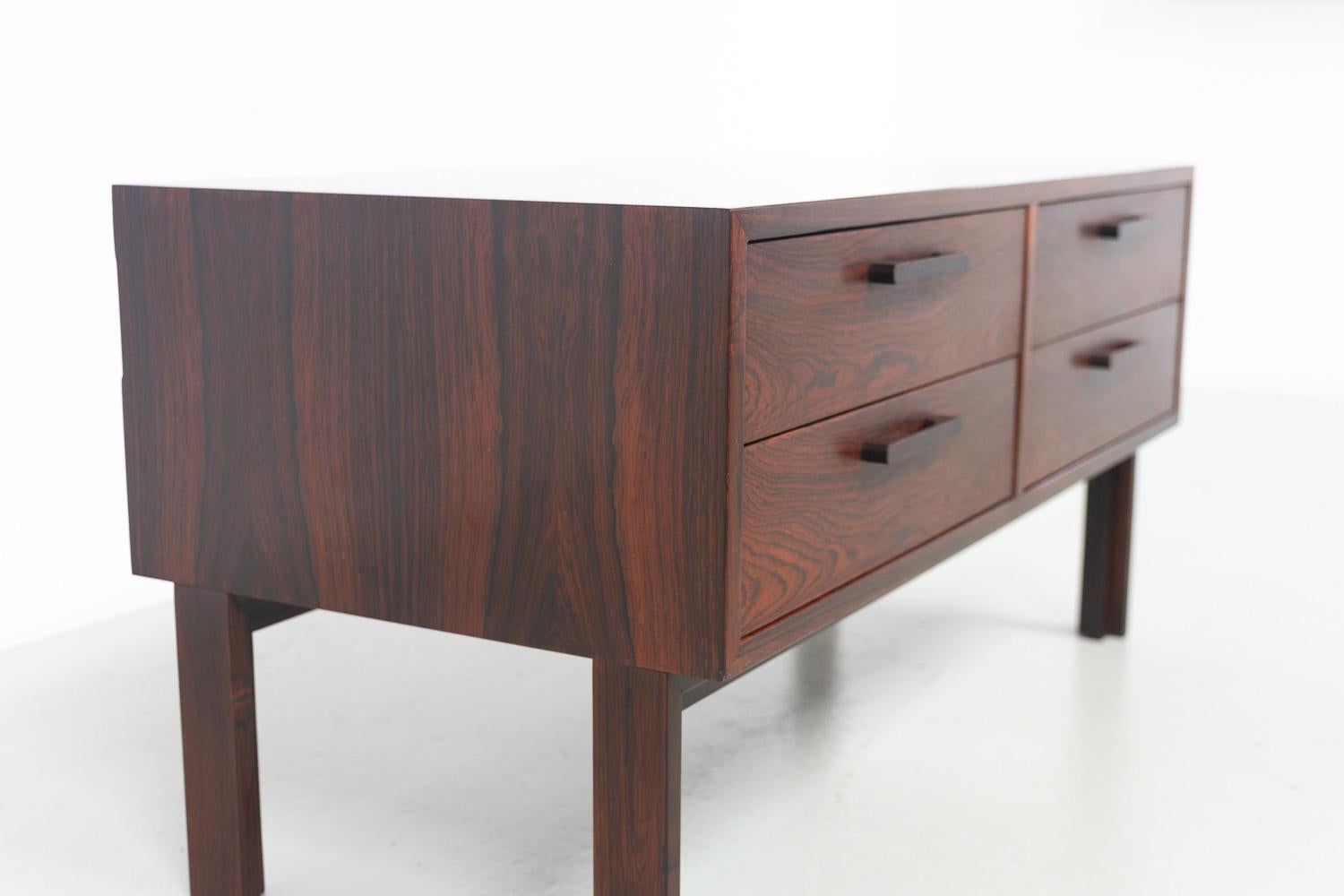 Commode en palissandre danoise du milieu du siècle par Kai Kristiansen pour FM, années 1960. en vente 1