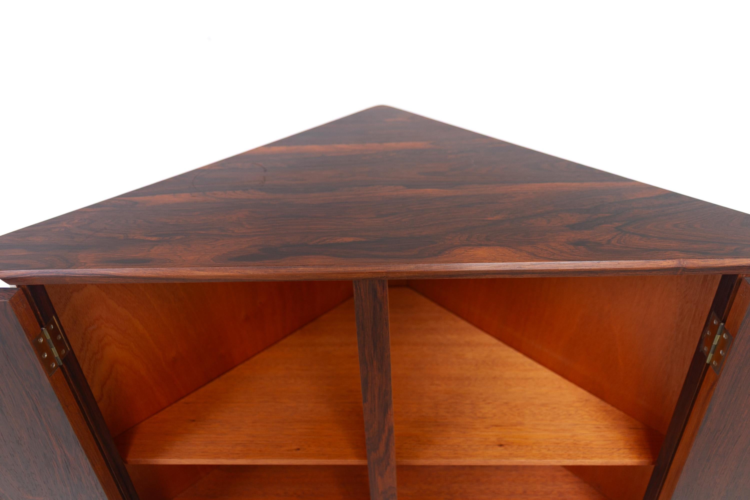 Danish Mid-Century Rosewood Corner Cabinet, 1960s. in vendita 4