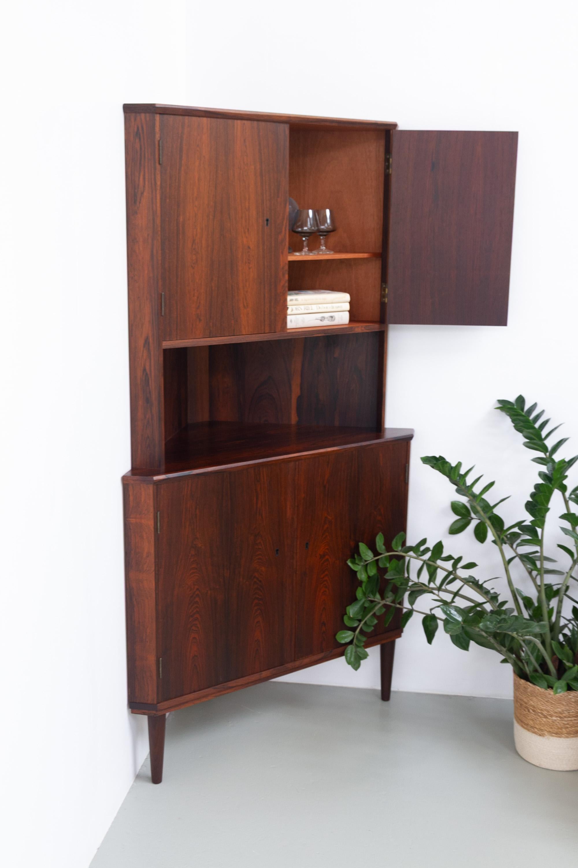 Danish Mid-Century Rosewood Corner Cabinet, 1960s. in vendita 13