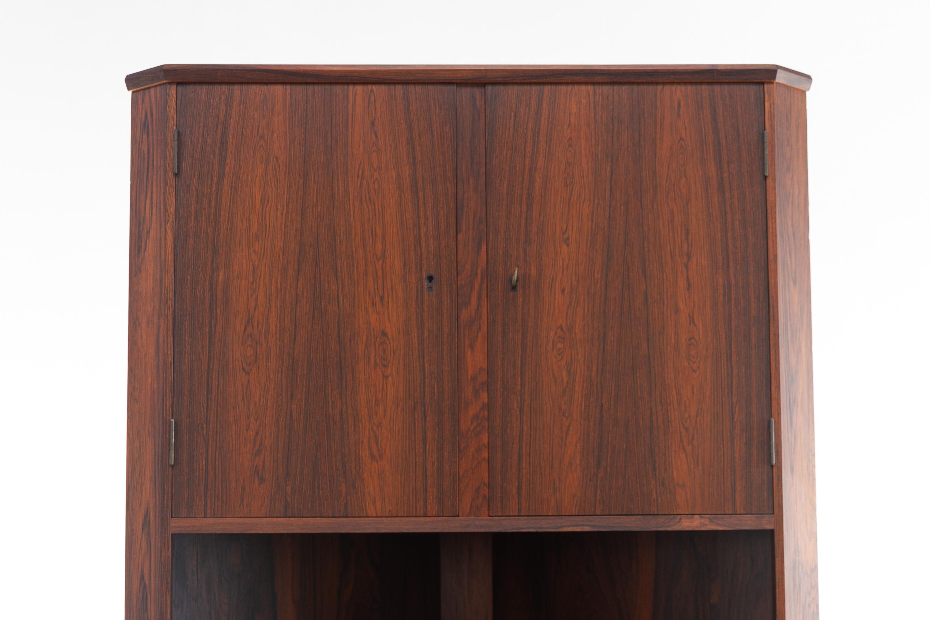 Mid-Century moderno Danish Mid-Century Rosewood Corner Cabinet, 1960s. in vendita