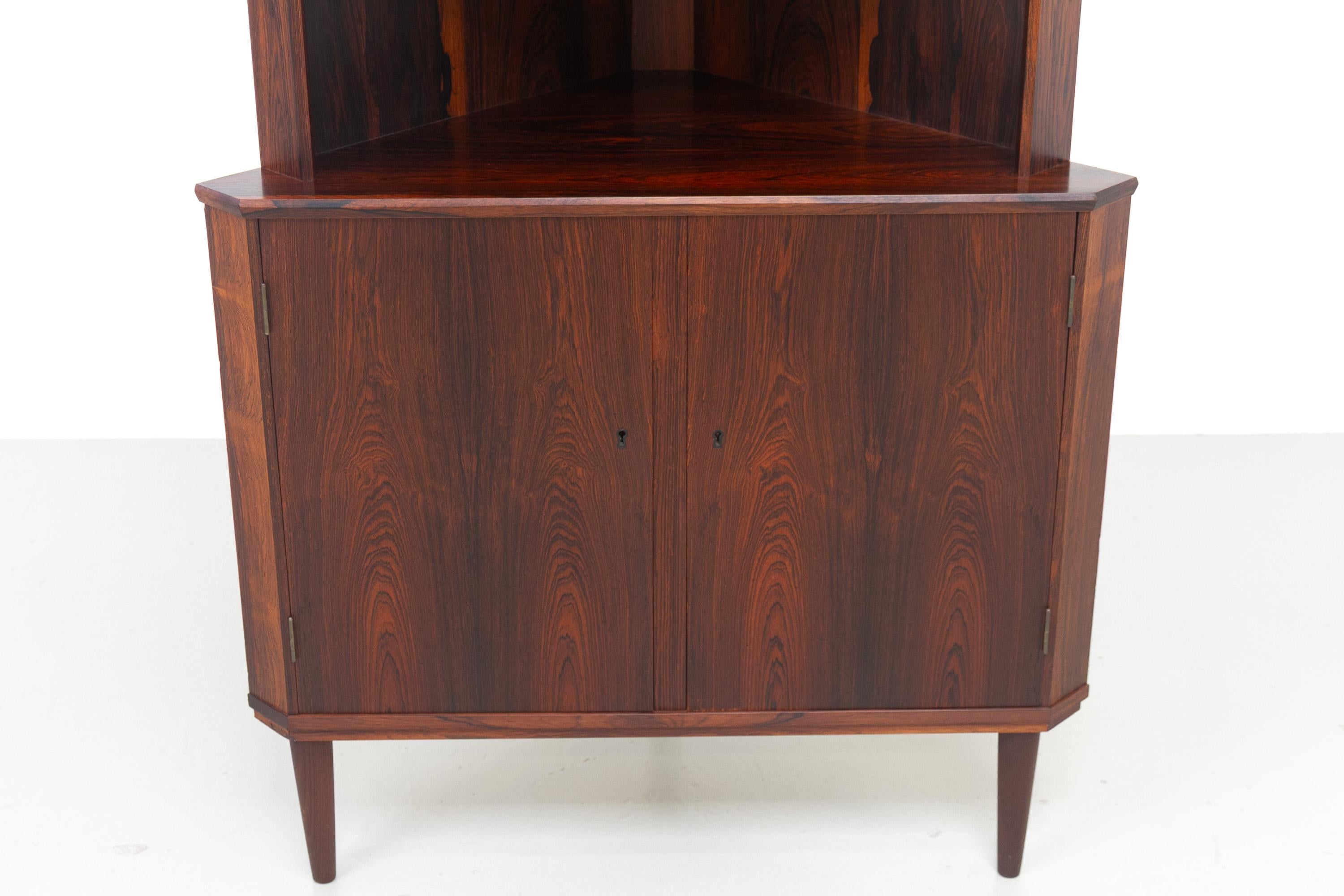 Metà XX secolo Danish Mid-Century Rosewood Corner Cabinet, 1960s. in vendita
